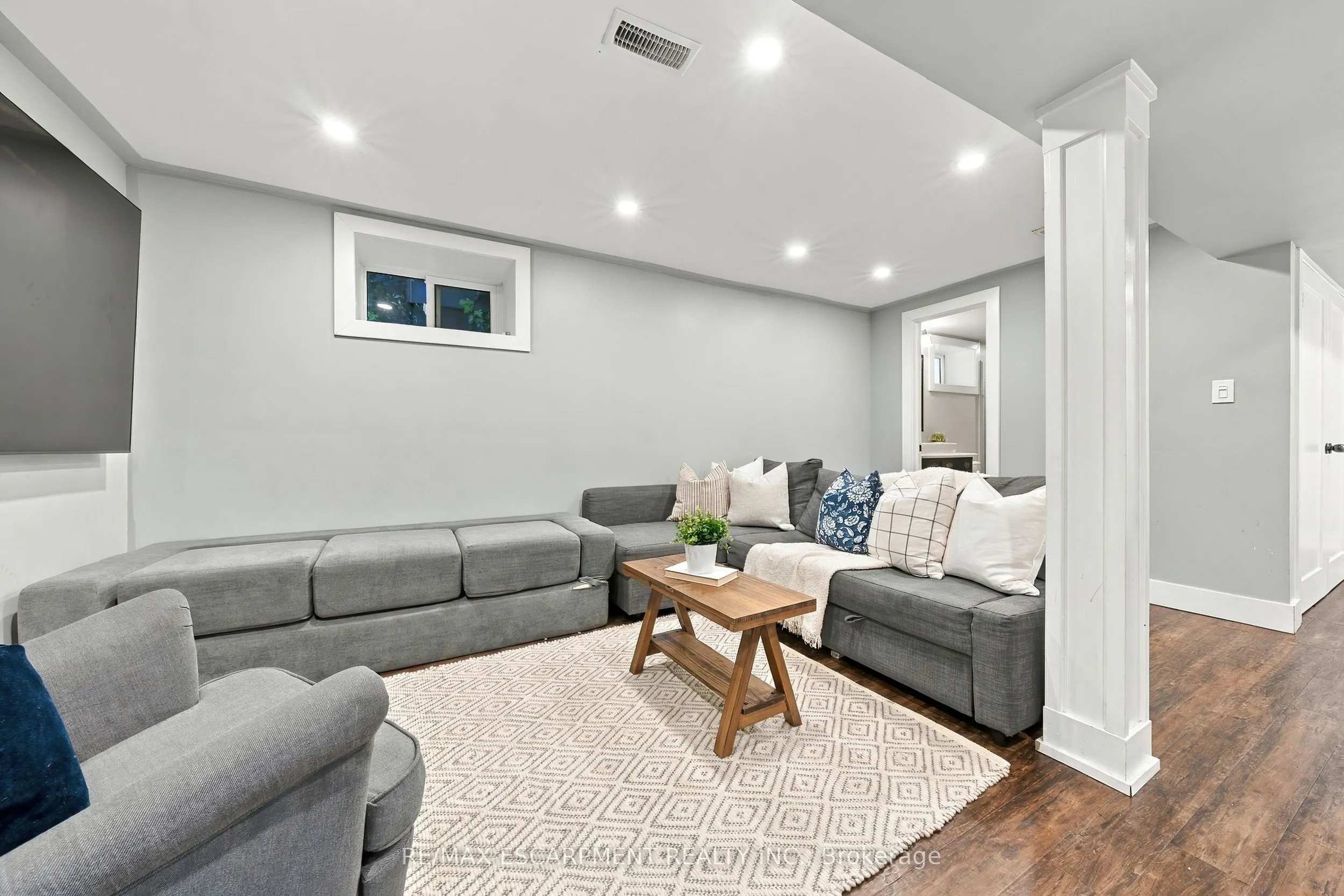 1231 Dunsmure Road