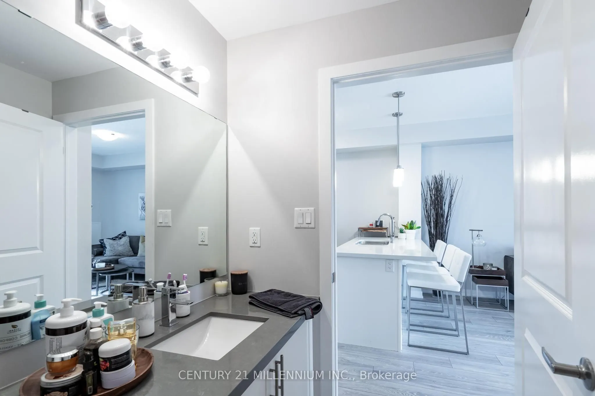 125 Shoreview Place W #125