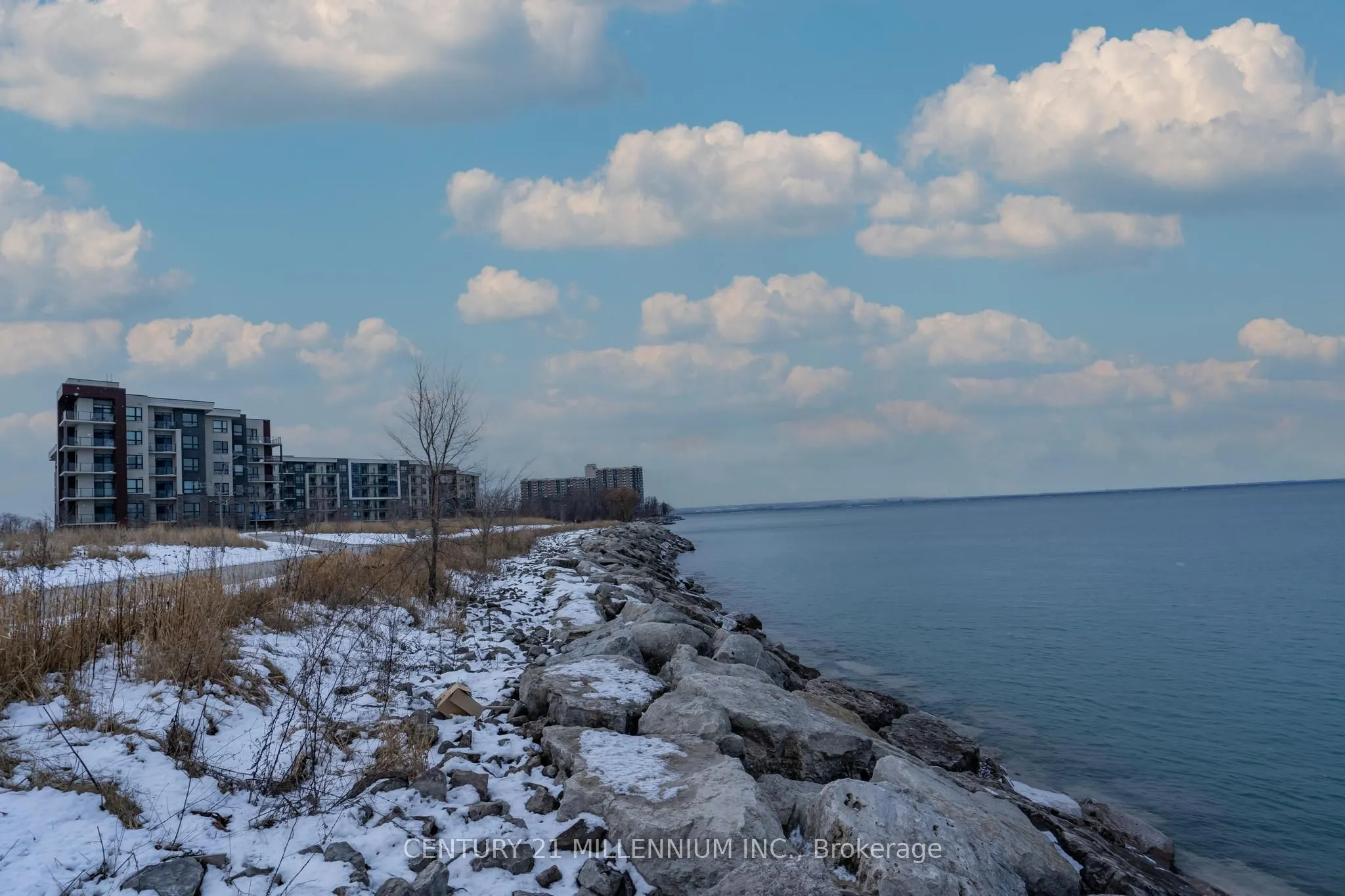 125 Shoreview Place W #125