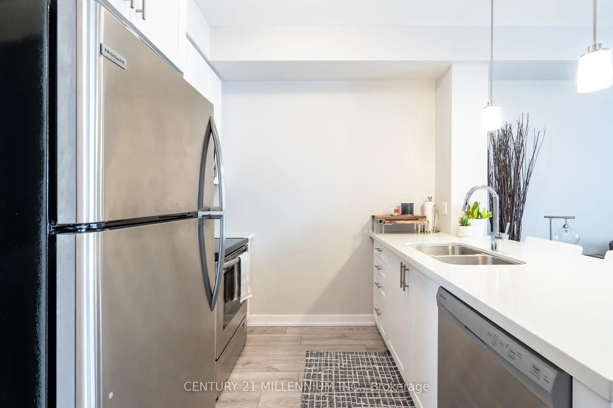 125 Shoreview Place W #125