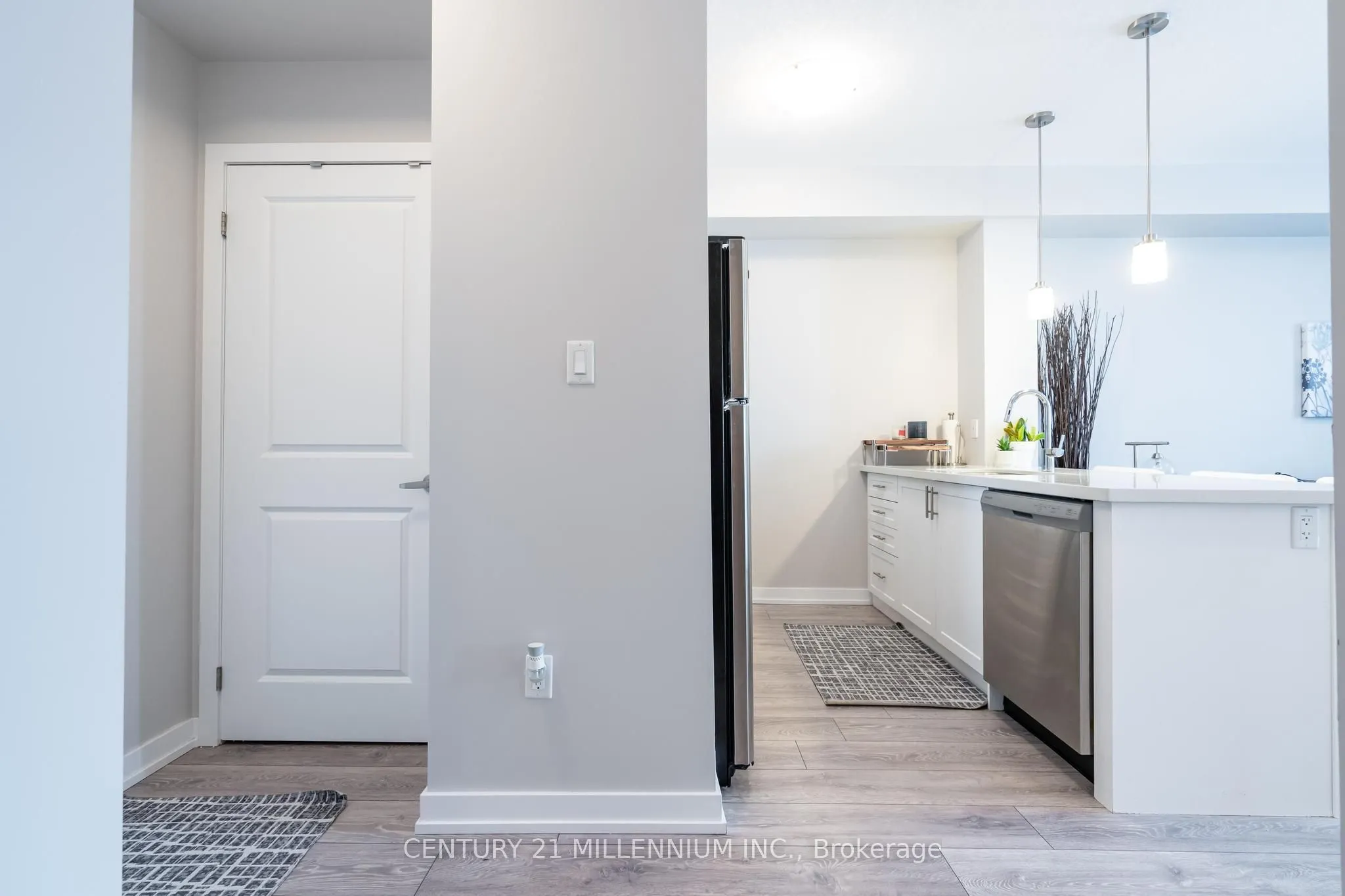 125 Shoreview Place W #125