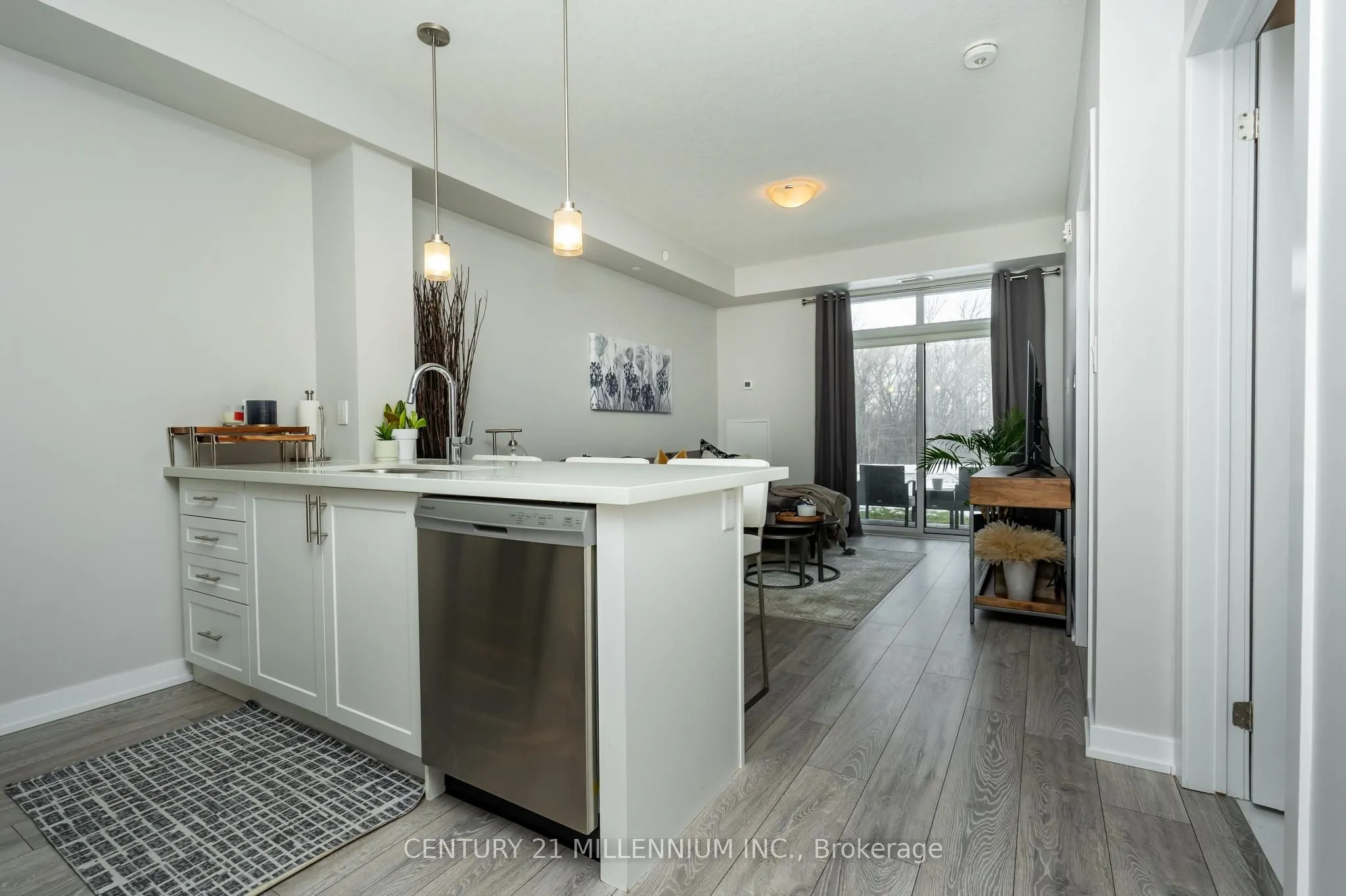 125 Shoreview Place W #125