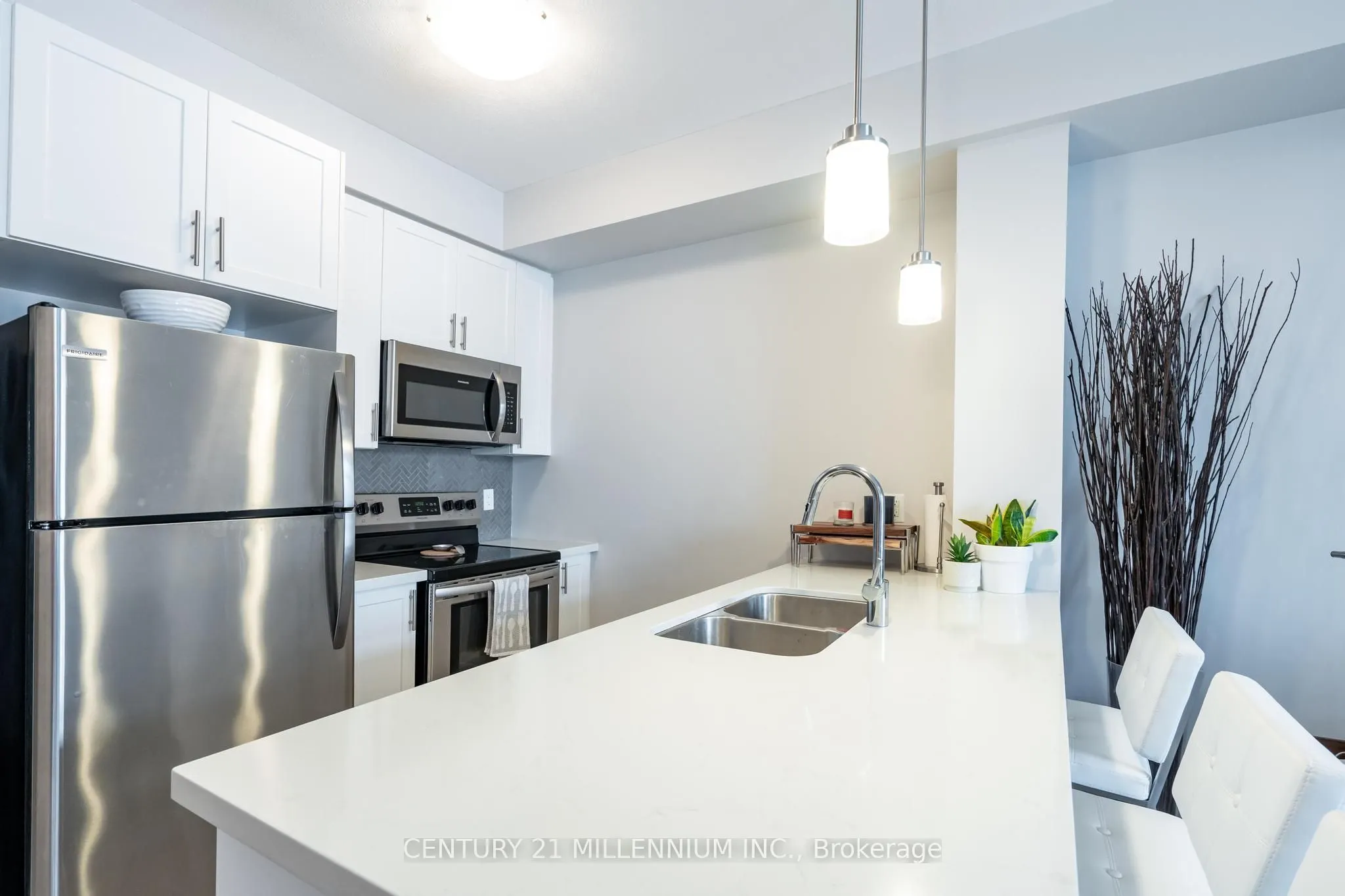 125 Shoreview Place W #125