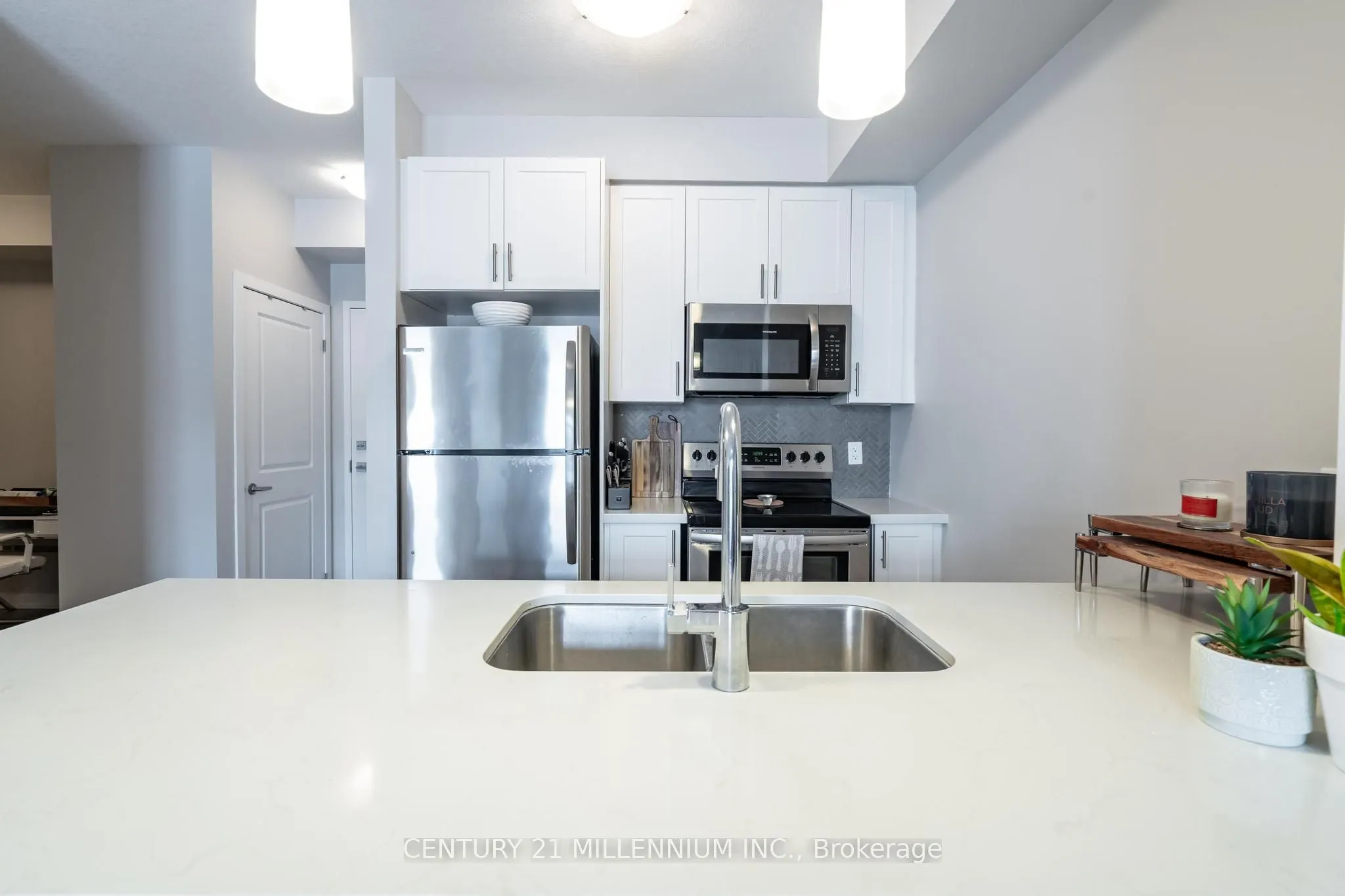 125 Shoreview Place W #125