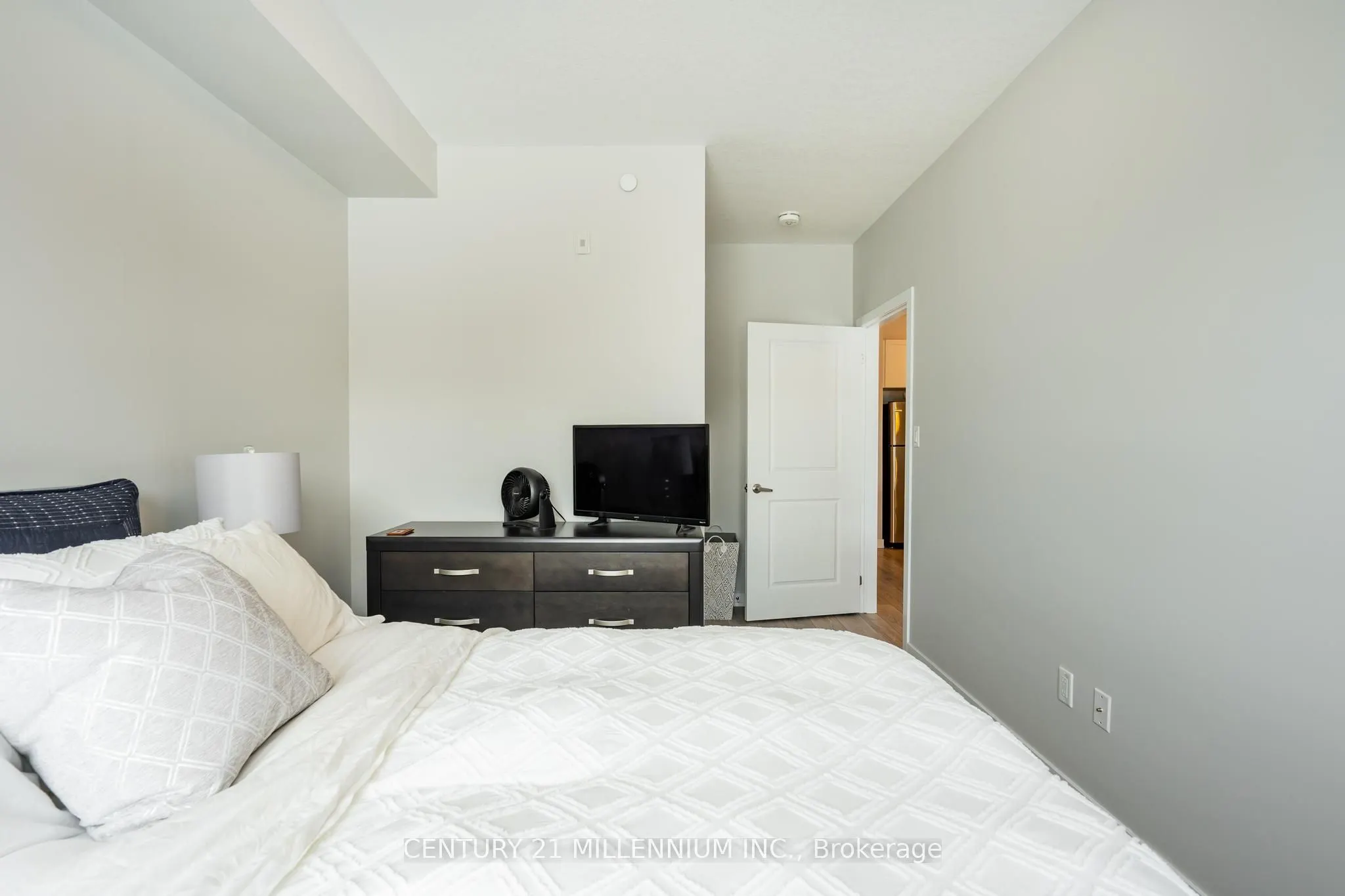 125 Shoreview Place W #125