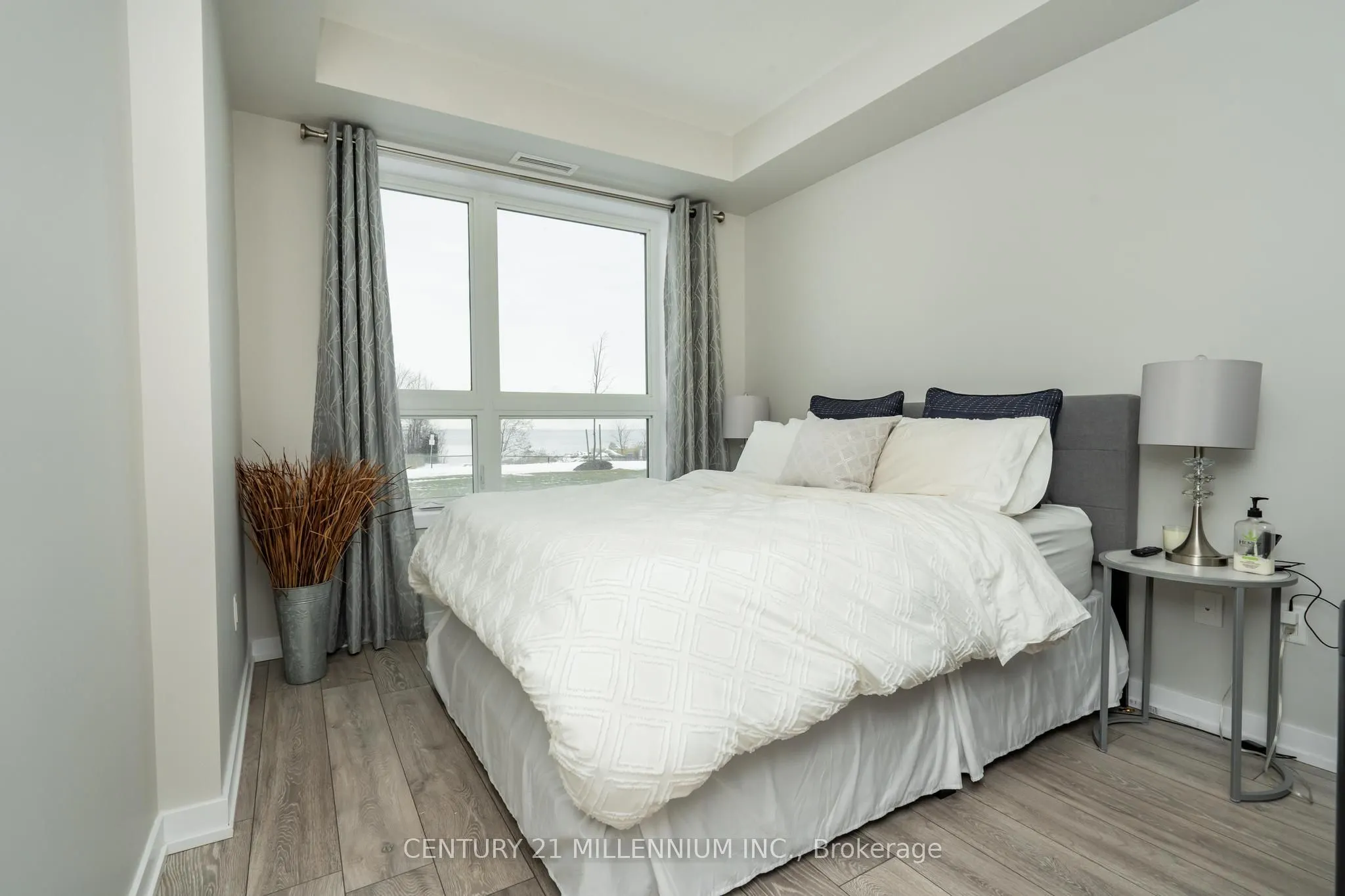 125 Shoreview Place W #125
