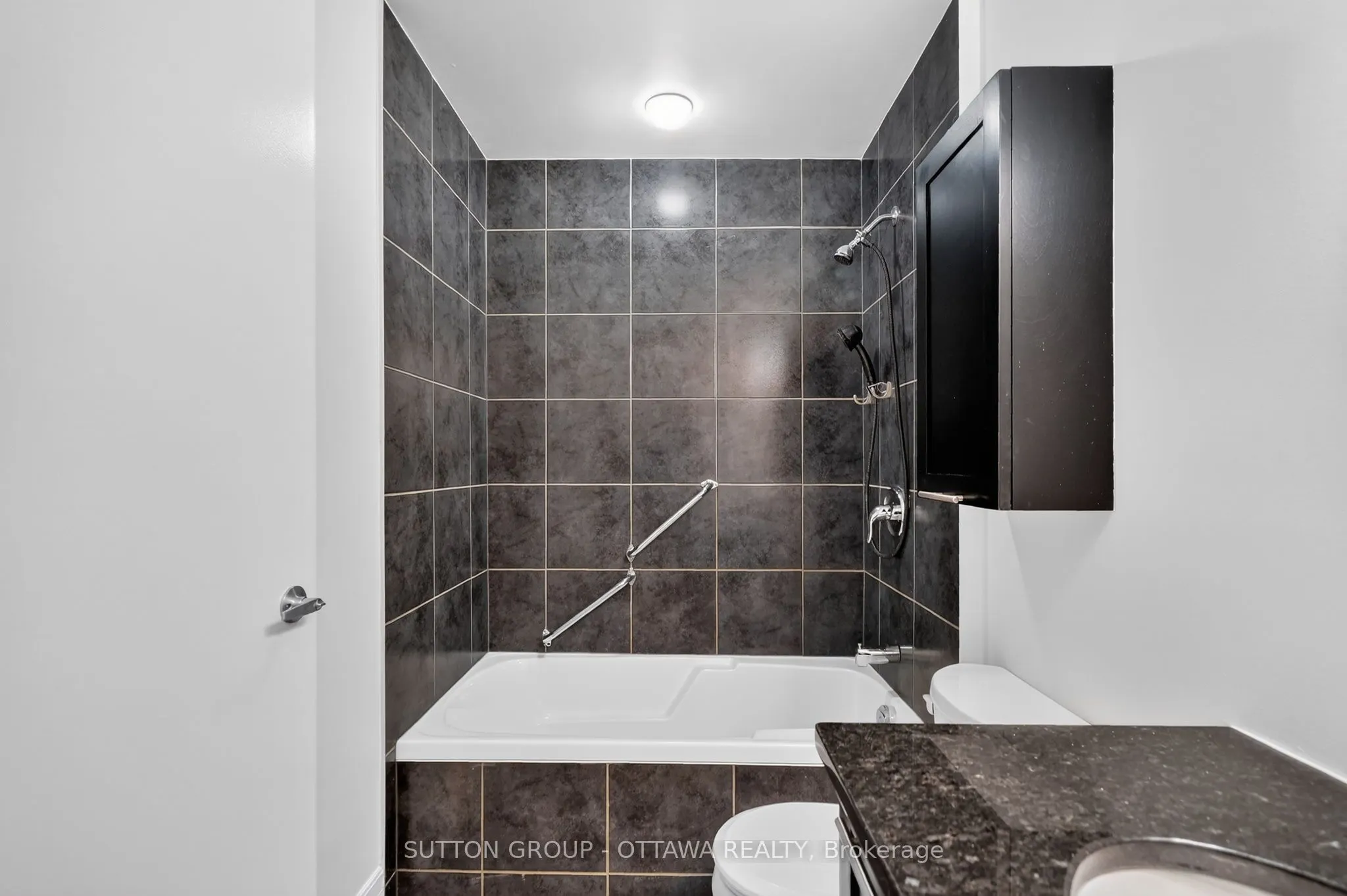 950 MARGUERITE Avenue #103