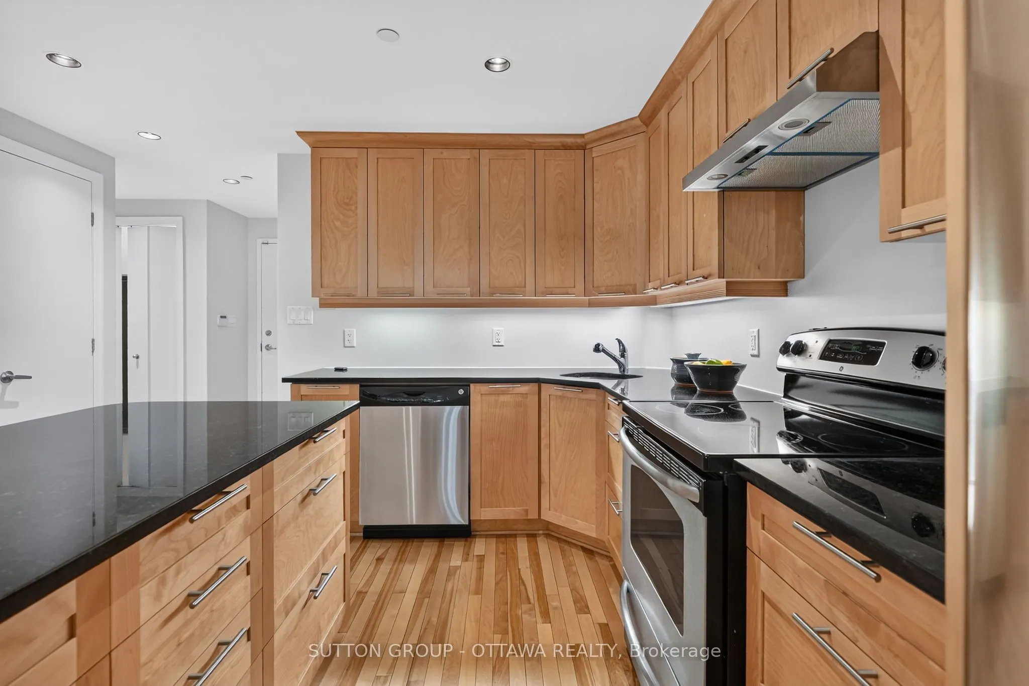 950 MARGUERITE Avenue #103
