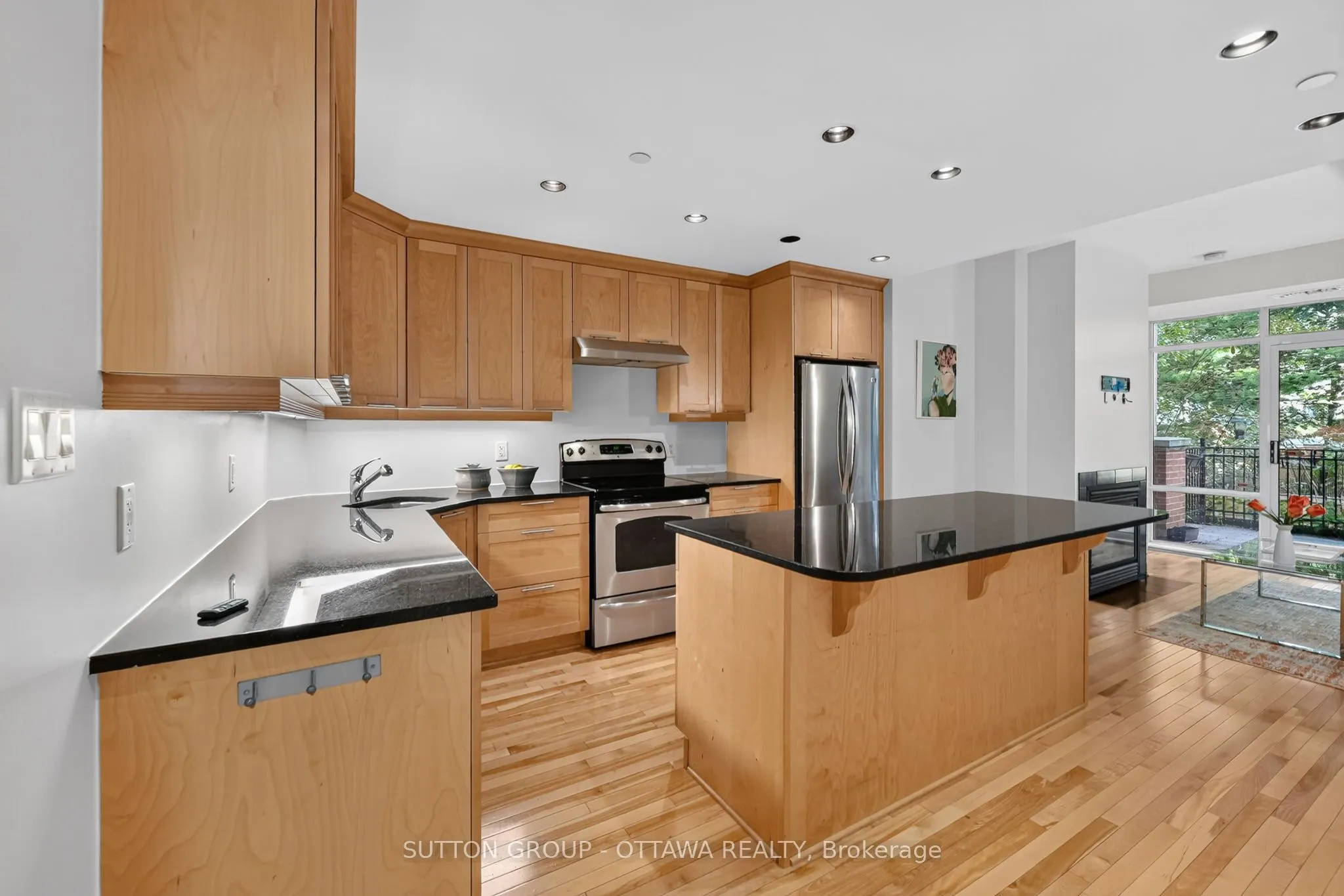 950 MARGUERITE Avenue #103