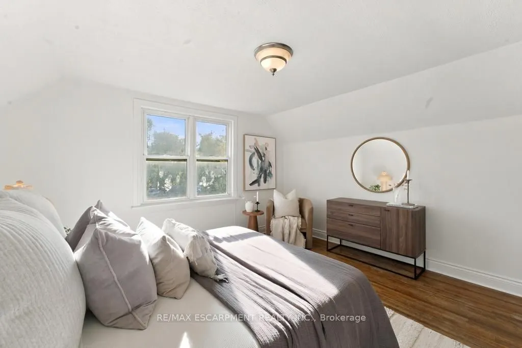284 East 21st Street