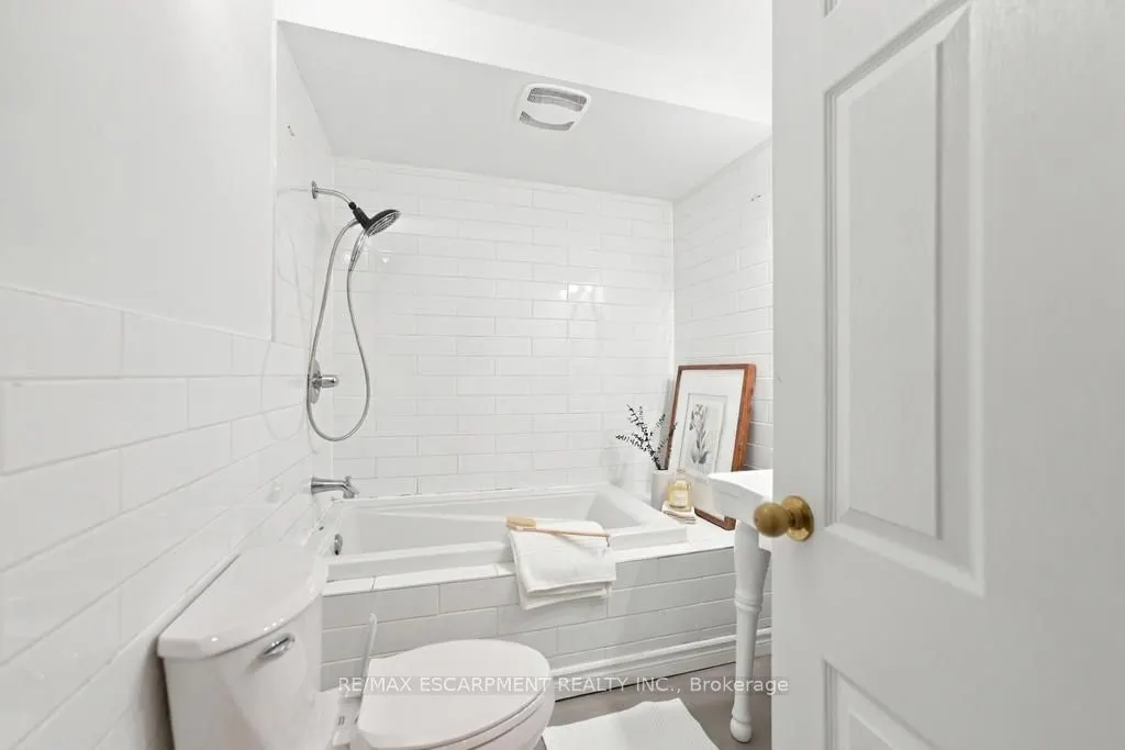 284 East 21st Street