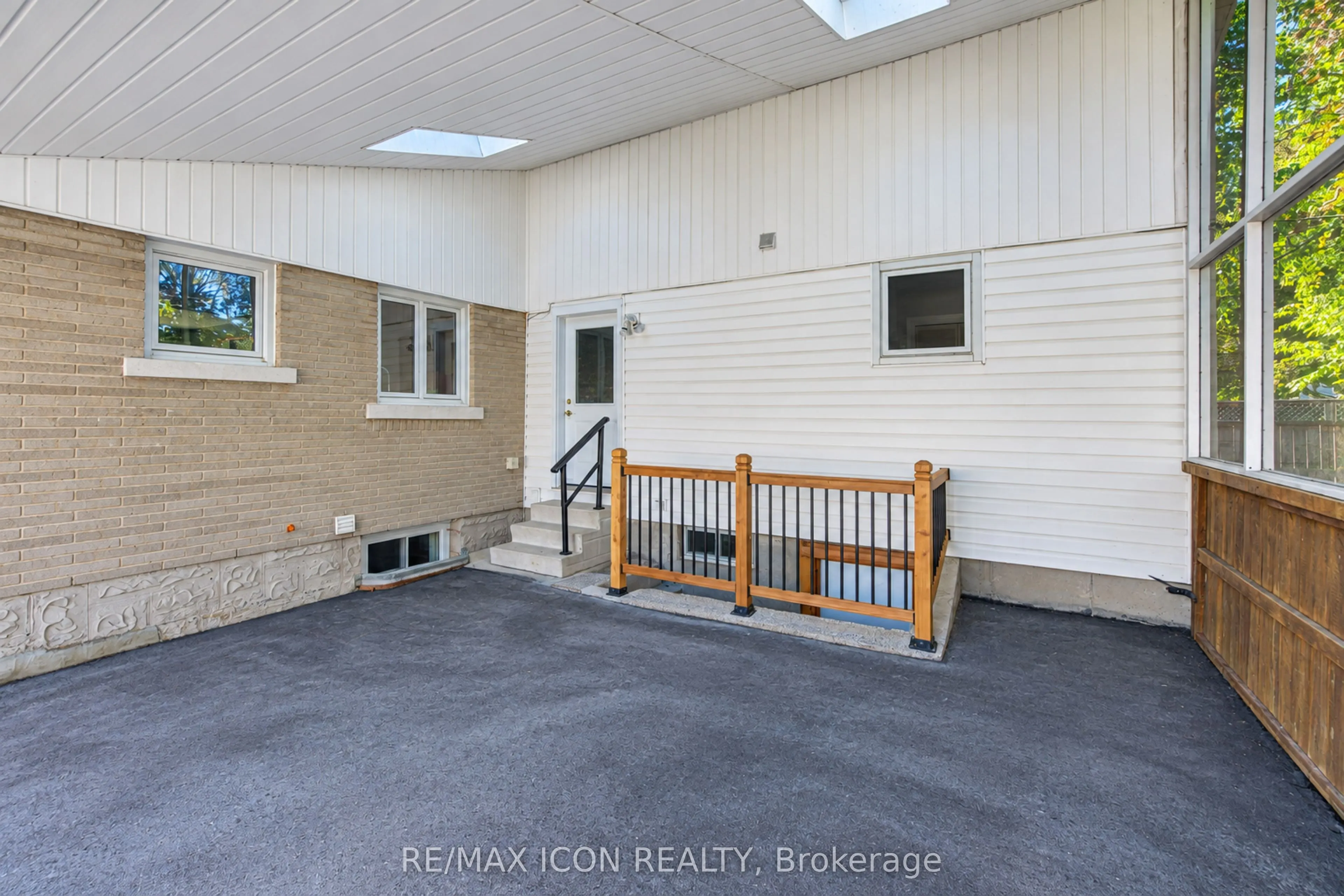 64 Lowrey Avenue S