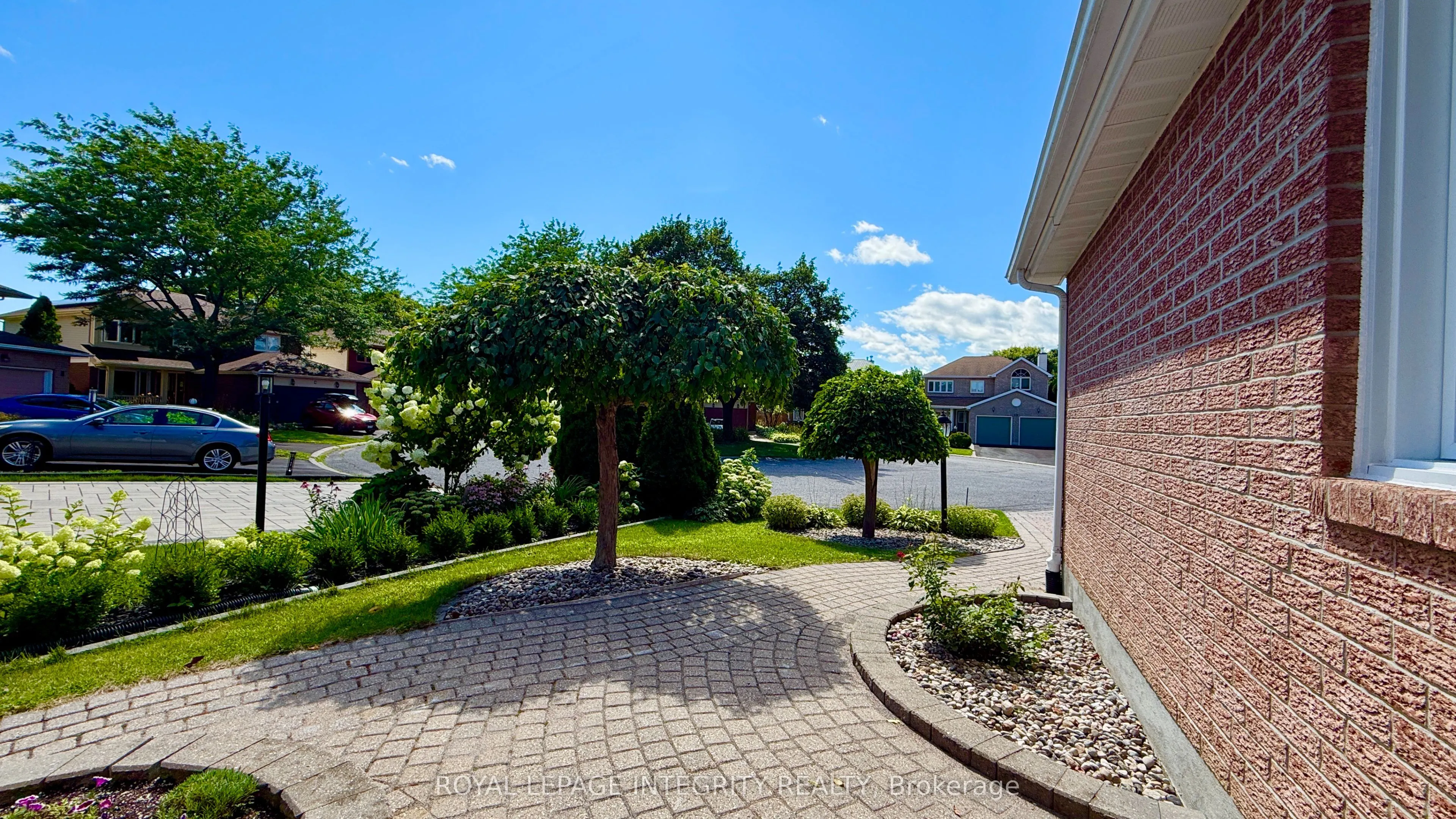 4 GLENARDEN Court