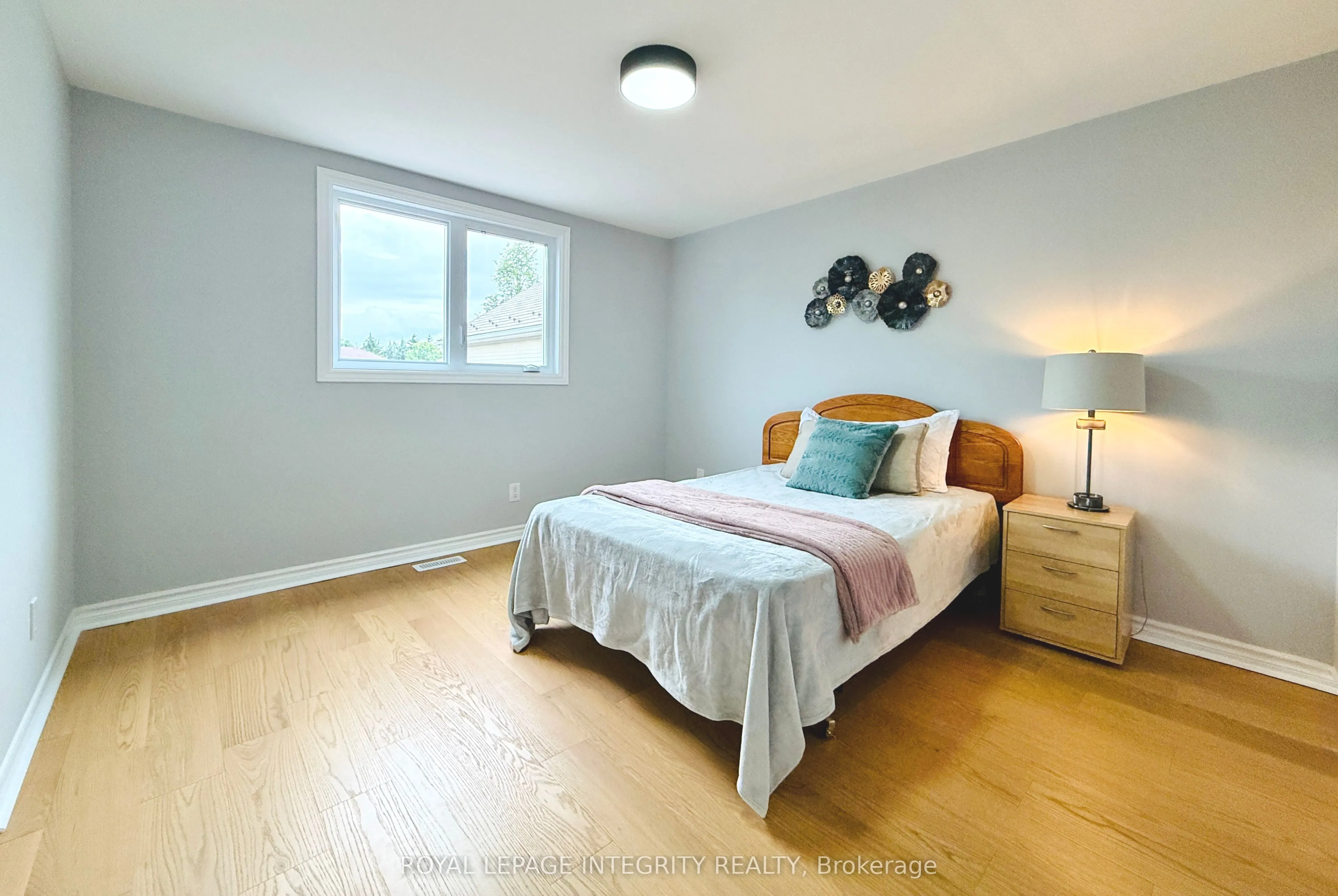 4 GLENARDEN Court