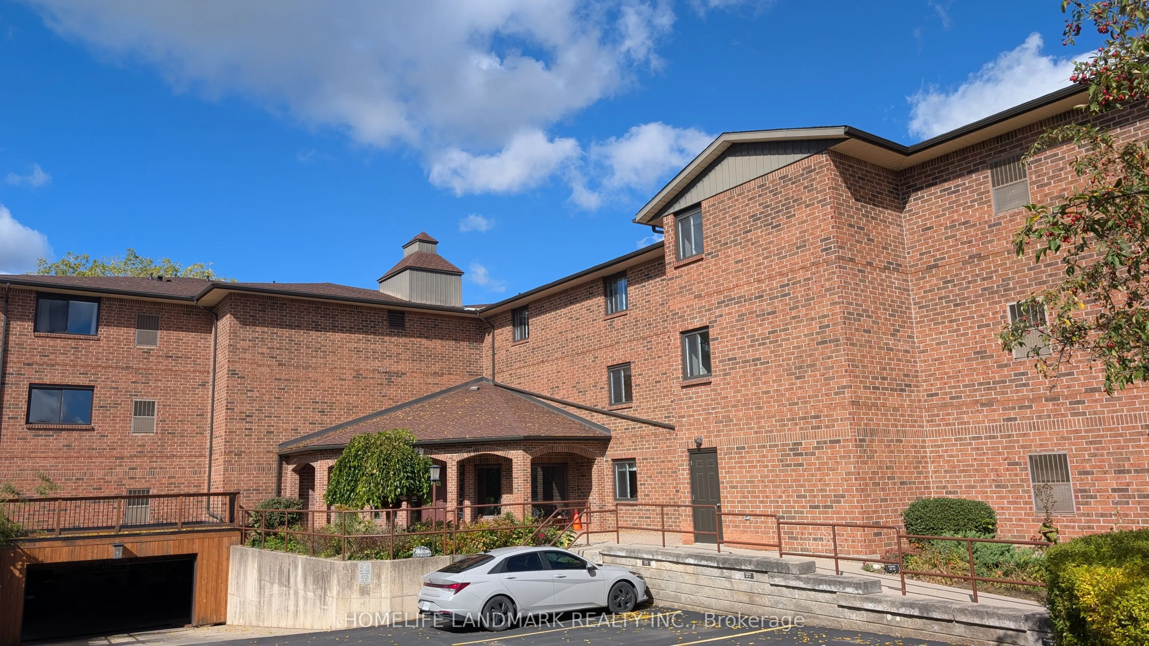4 Albert Street #106