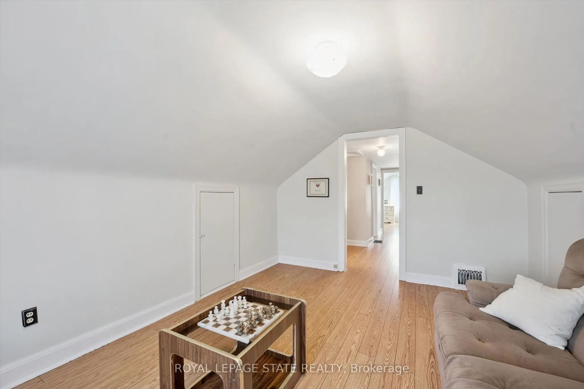 1873 Main Street E