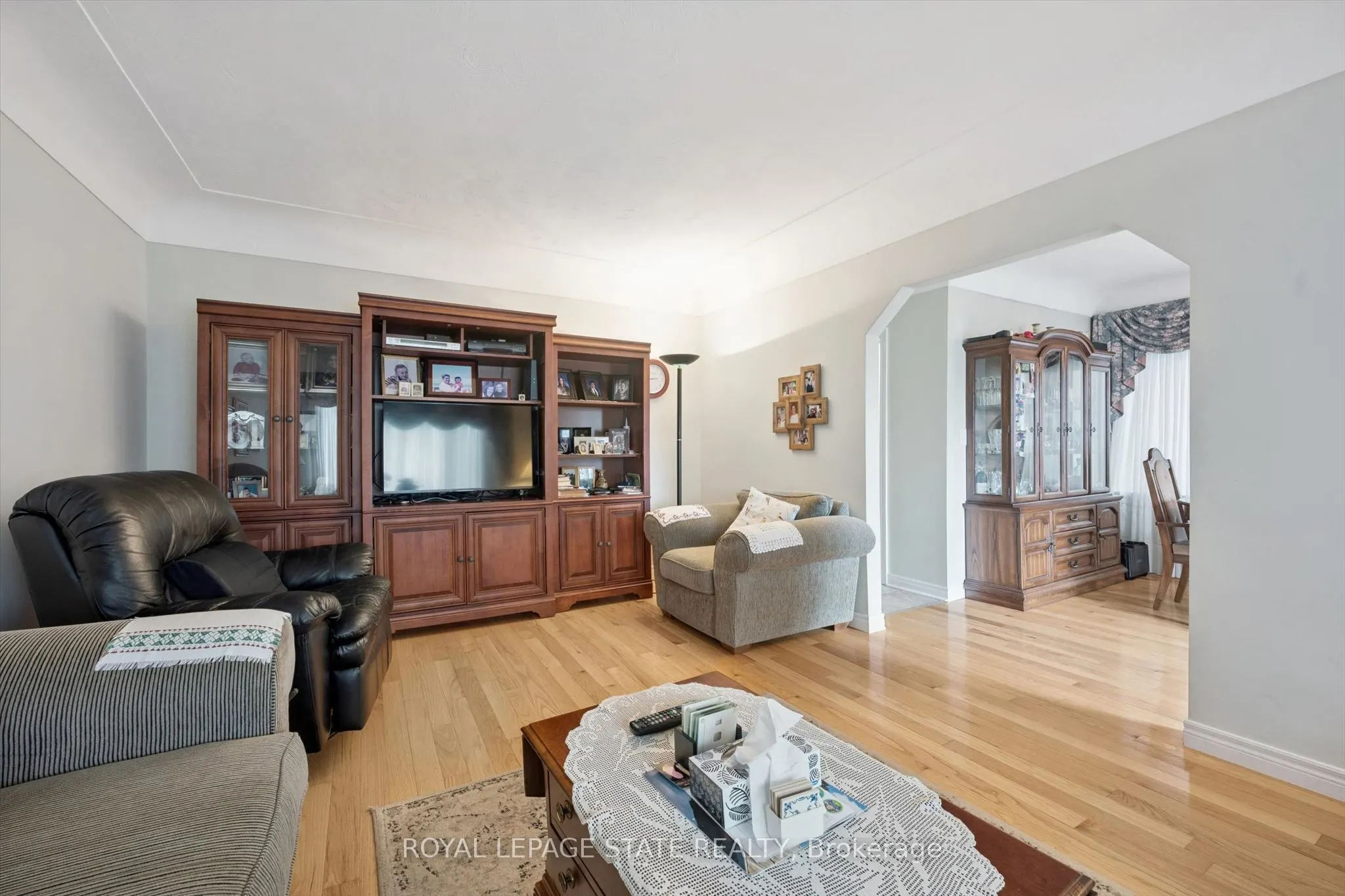 1873 Main Street E