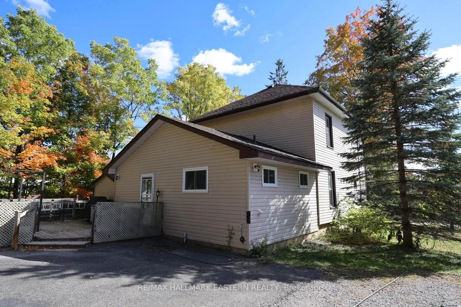 23 King Street E