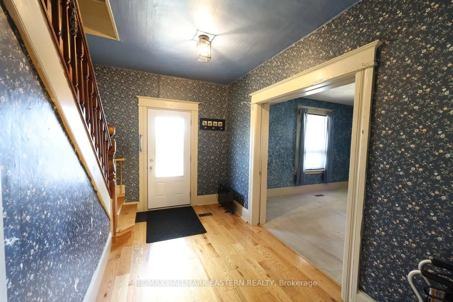 23 King Street E