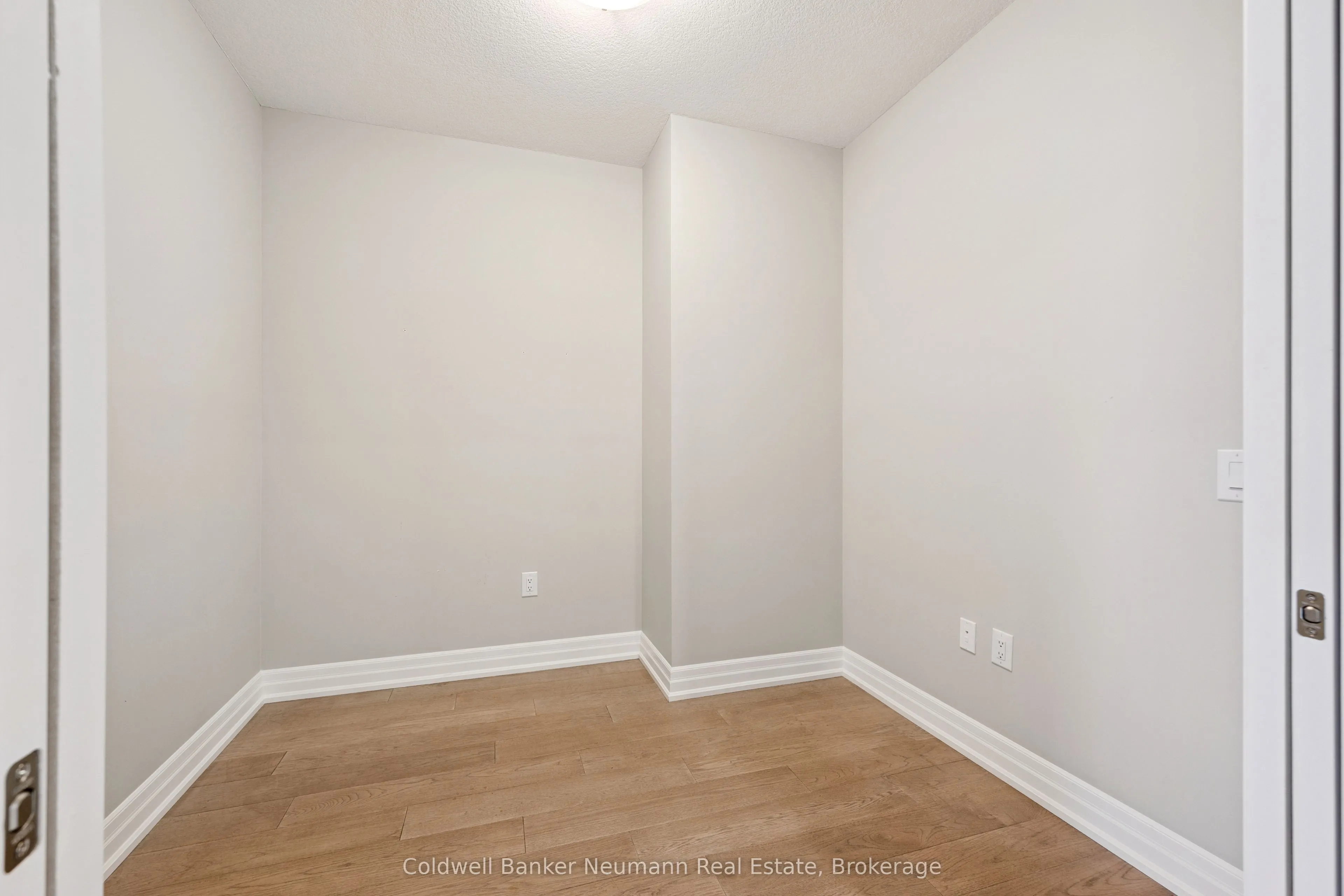 1880 Gordon Street #908