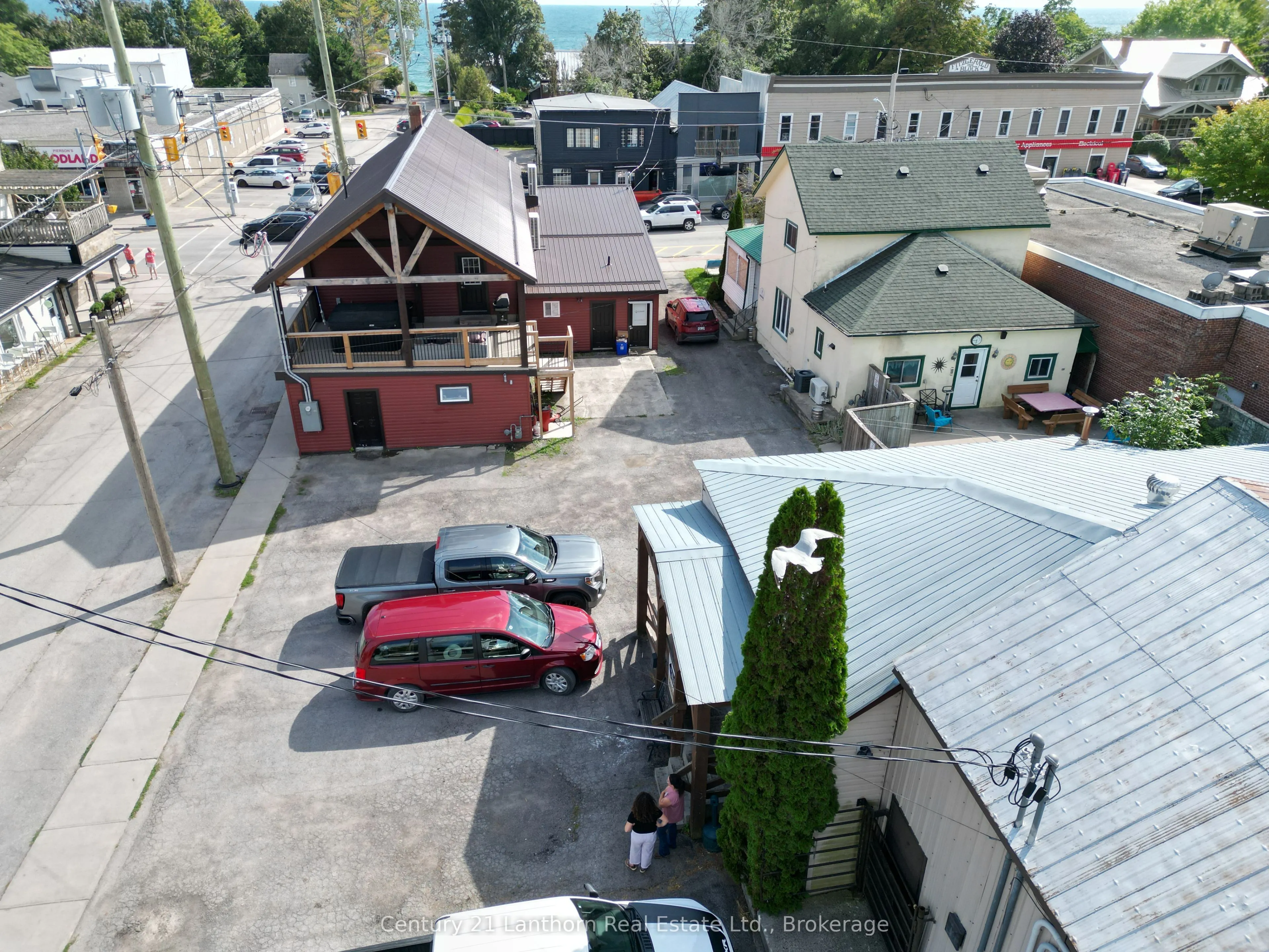 282-284 & 286 Wellington Main Street