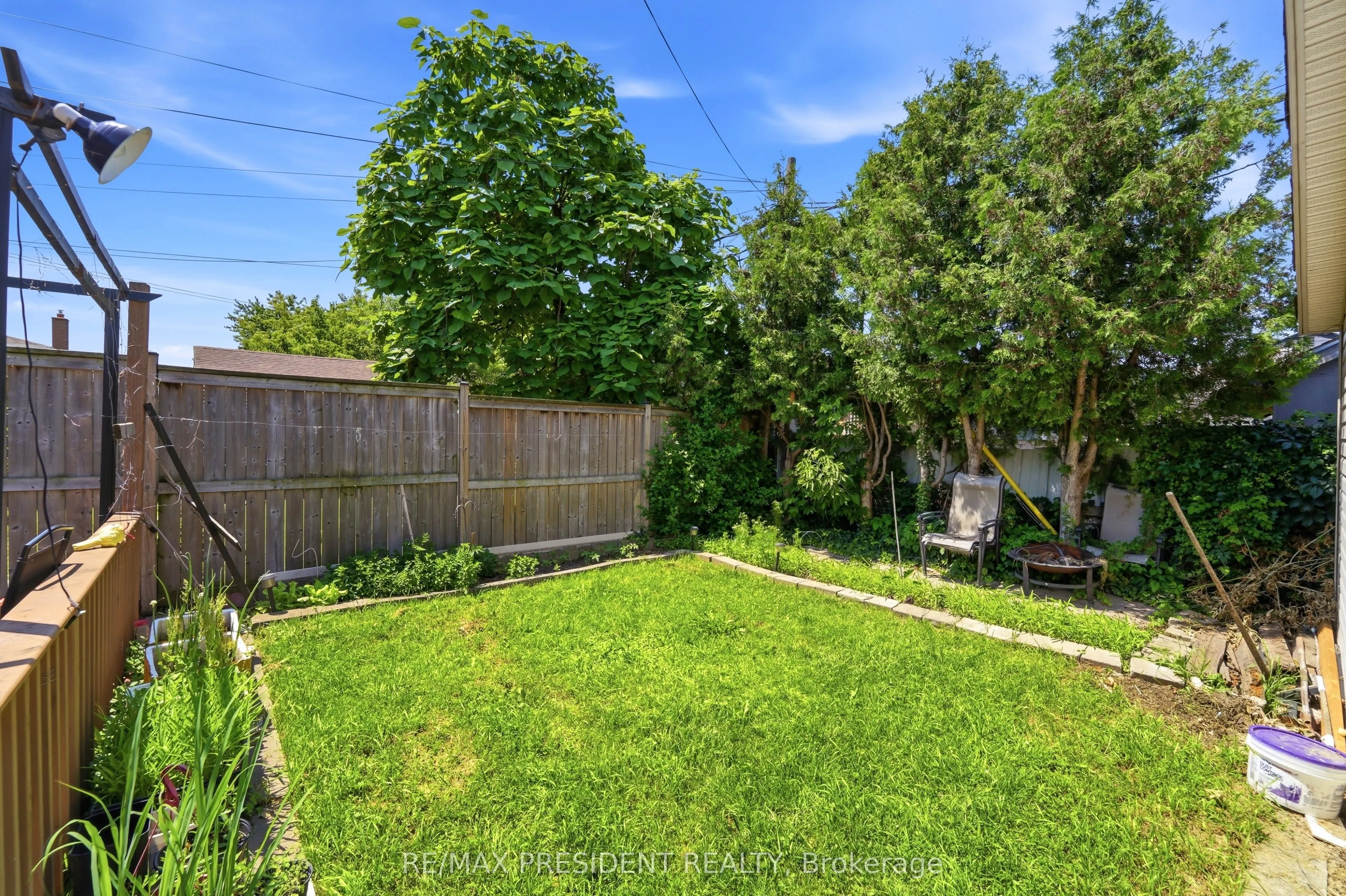 43 Adair Avenue N