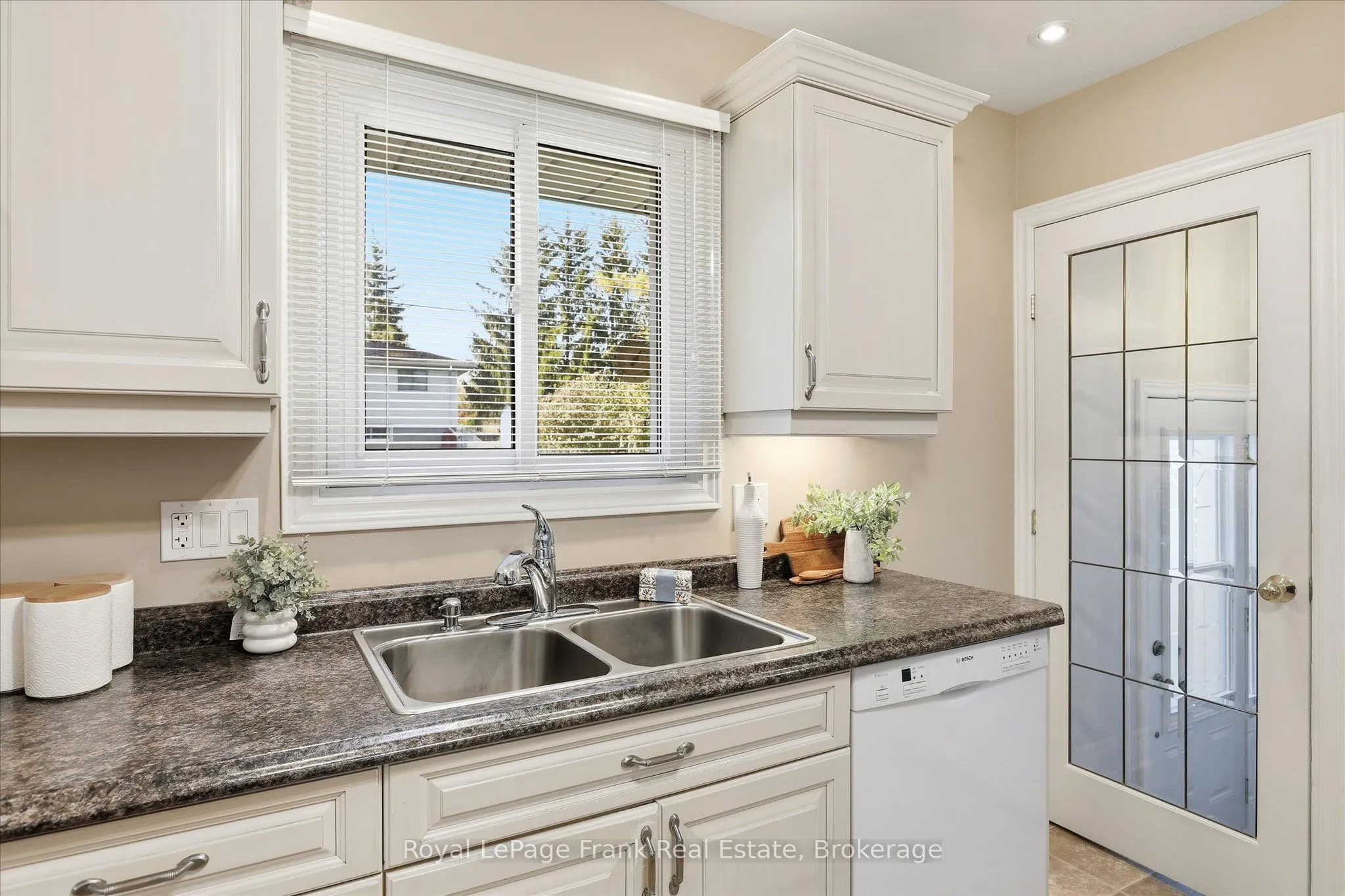 362 Simons Avenue