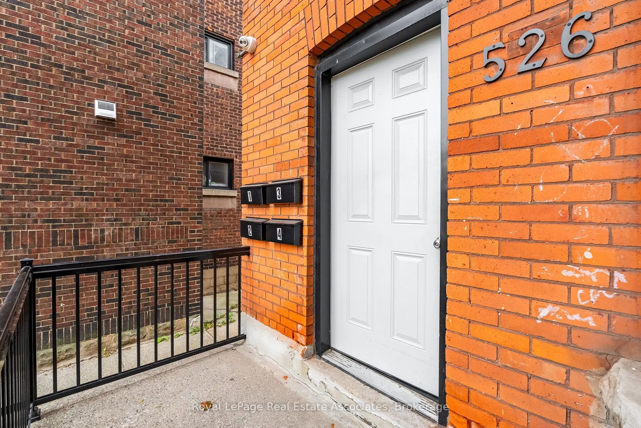 526 King Street E