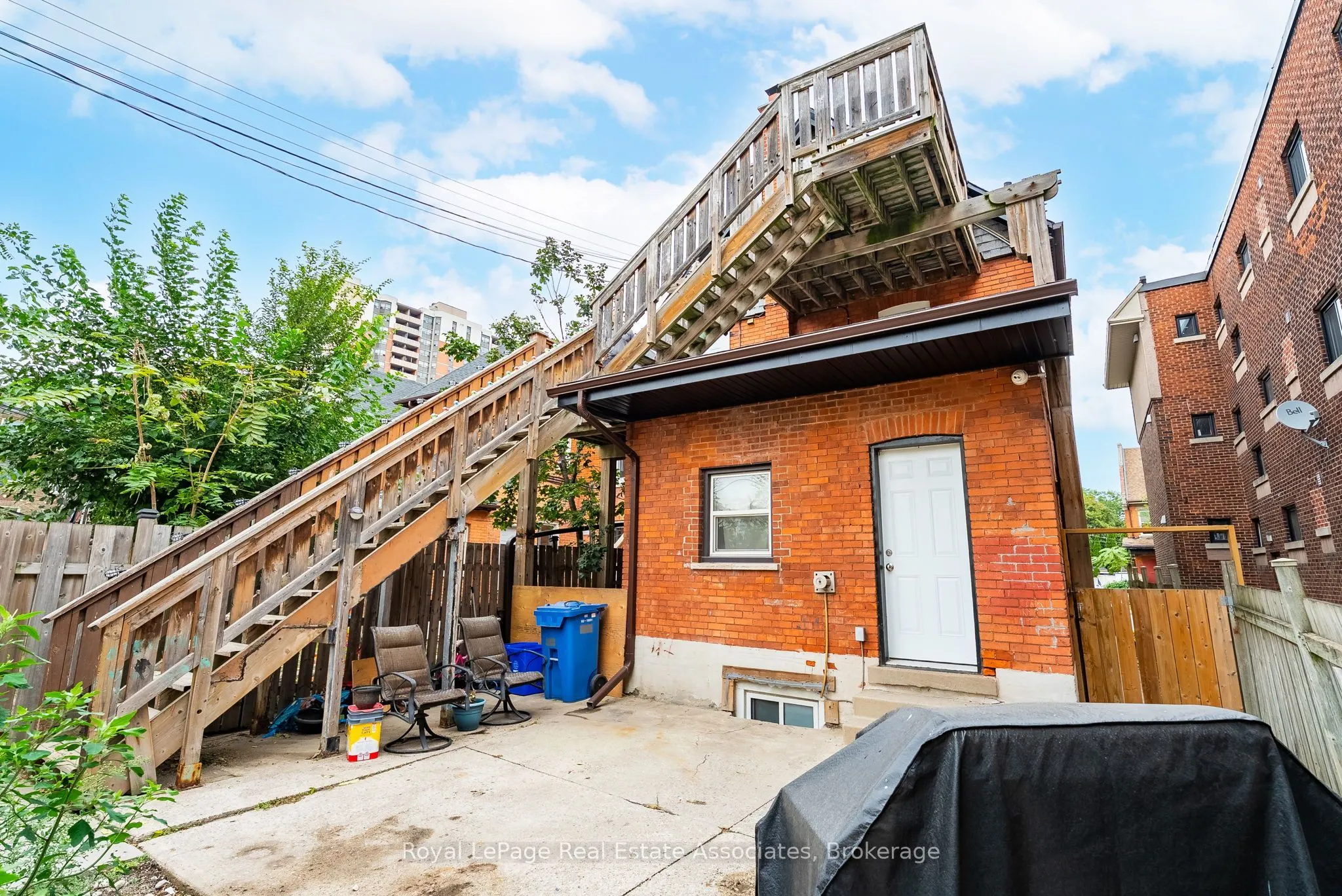 526 King Street E