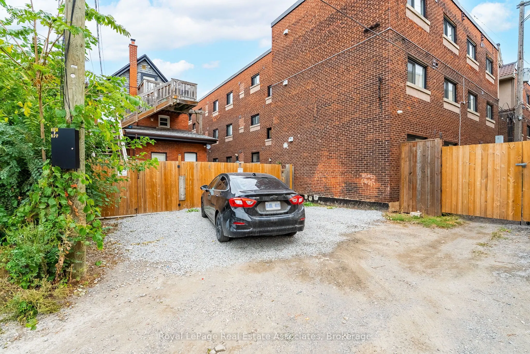 526 King Street E
