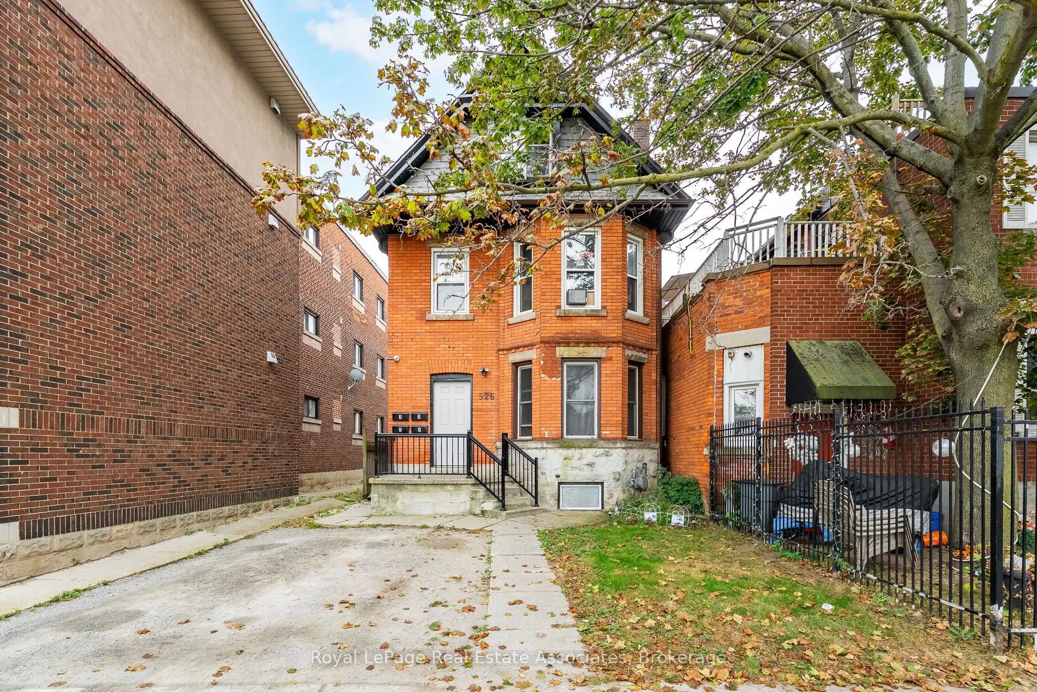 526 King Street E