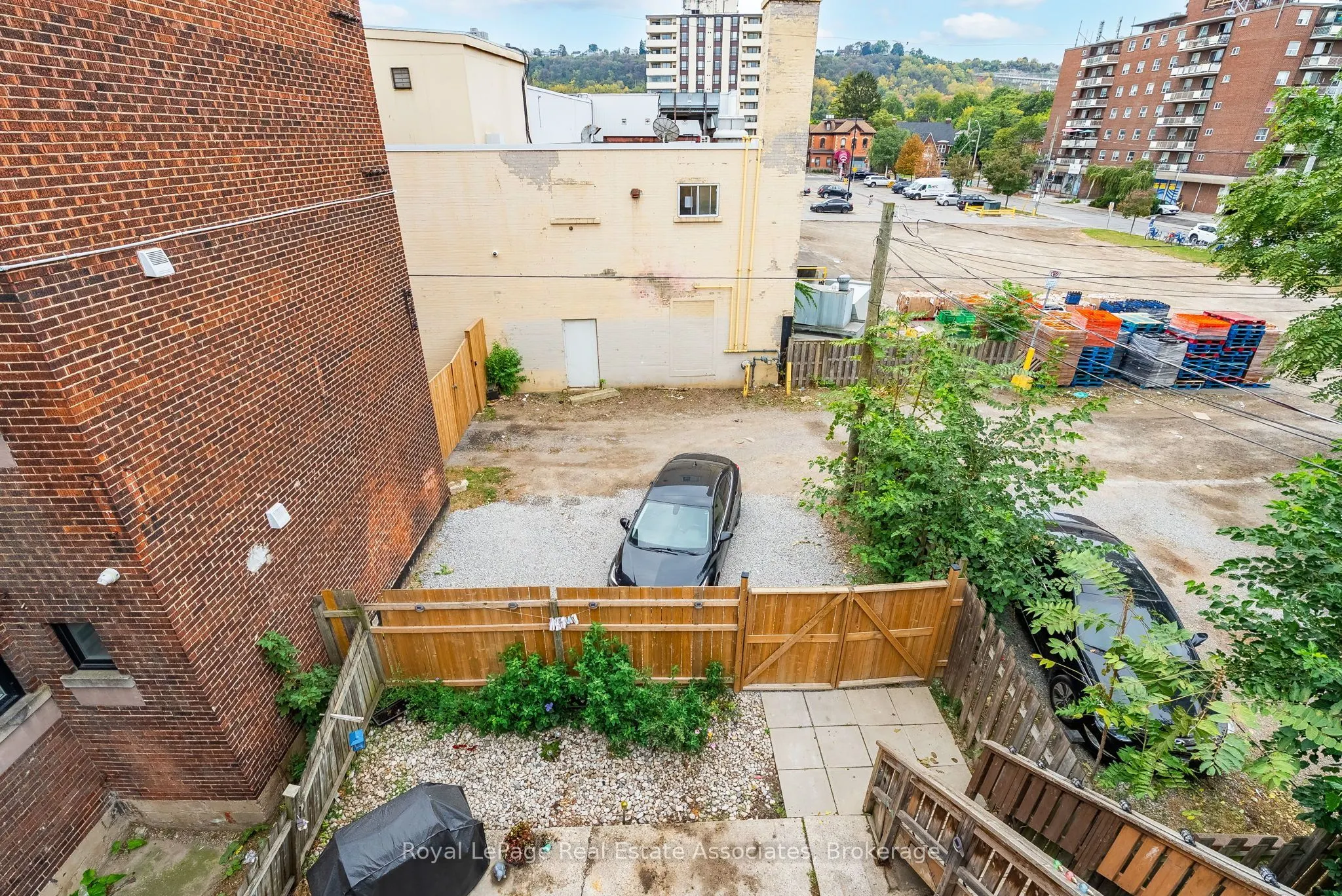 526 King Street E