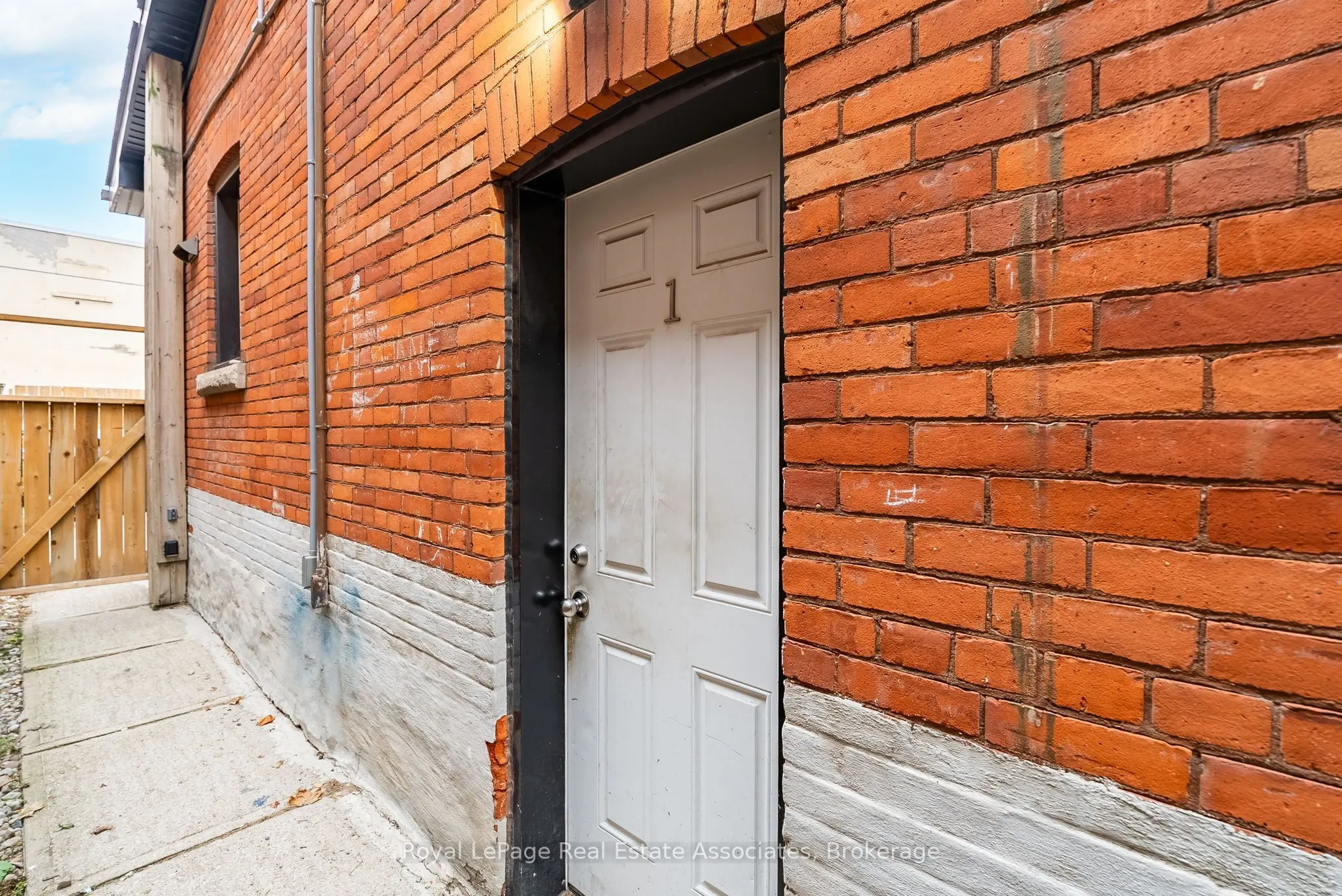526 King Street E