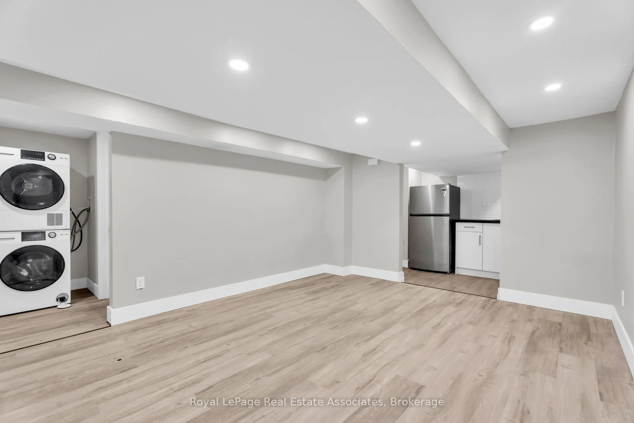 526 King Street E