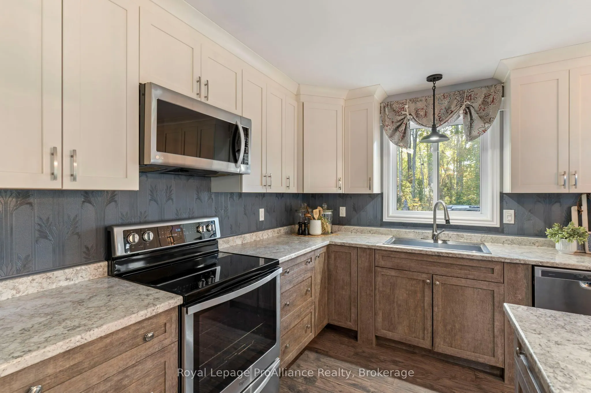 21502 LOYALIST PARKWAY (HIGHWAY 33) Parkway