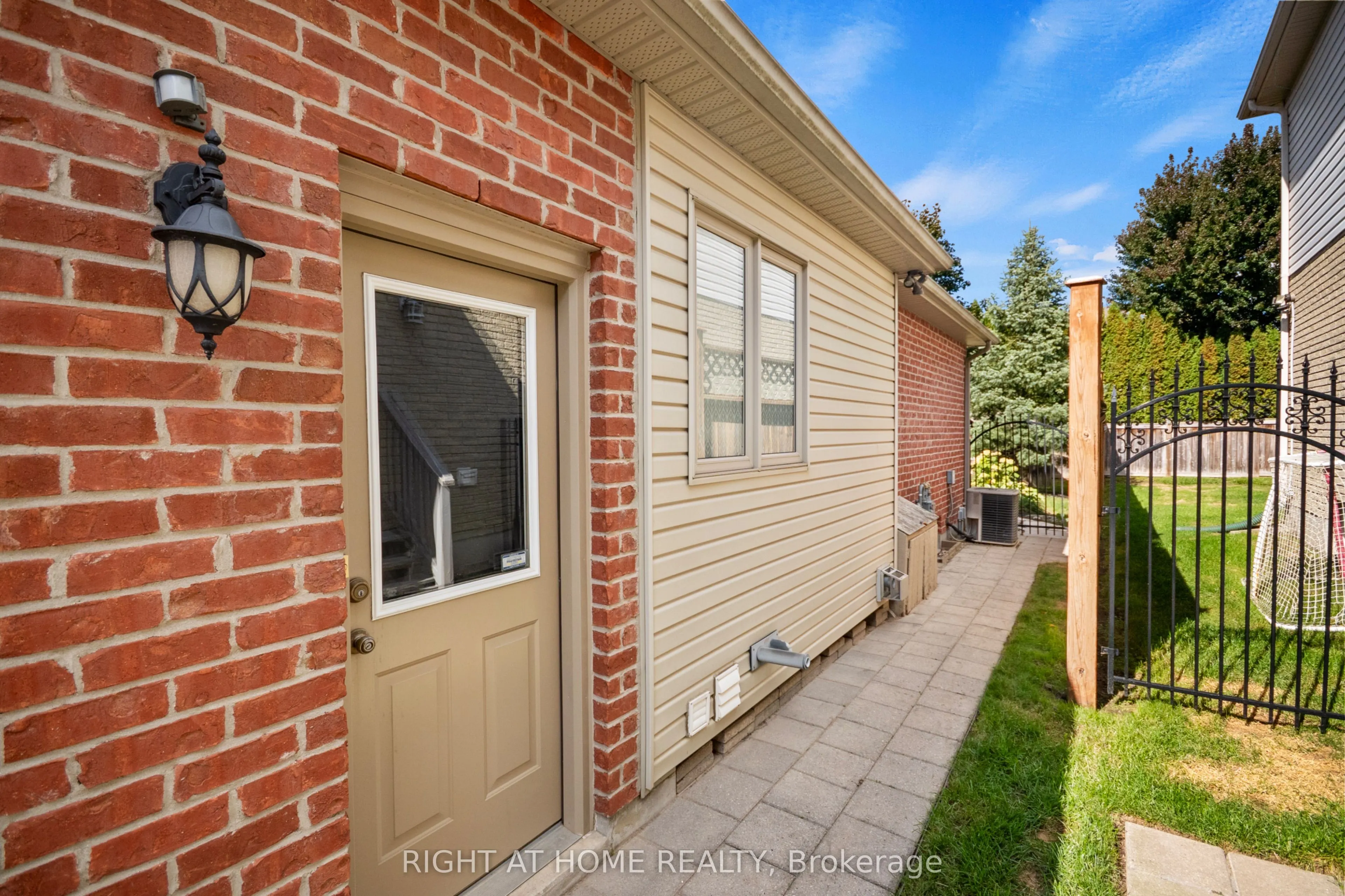 169 West Rivertrace Walk