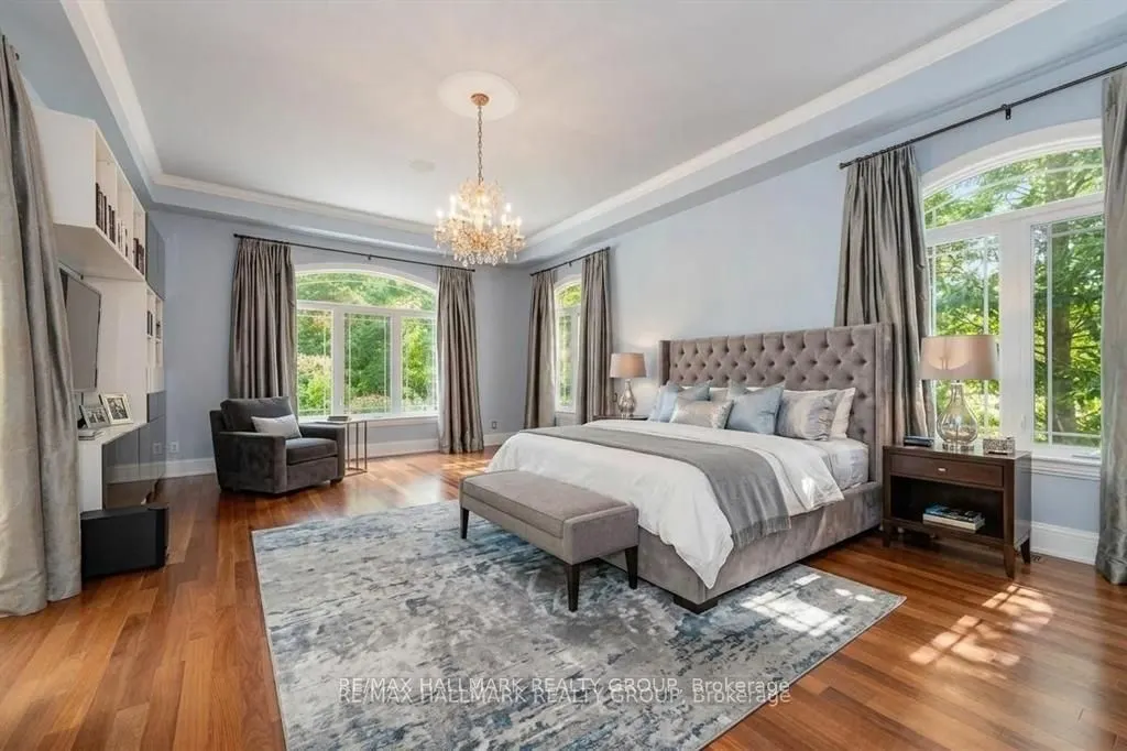 5800 Queenscourt Crescent