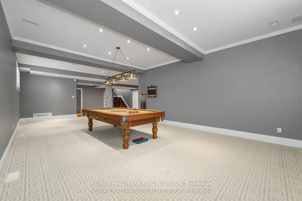 5800 Queenscourt Crescent