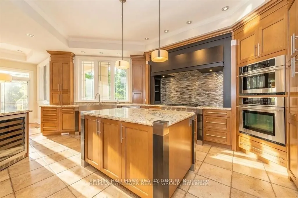 5800 Queenscourt Crescent