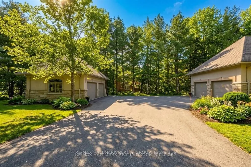 5800 Queenscourt Crescent