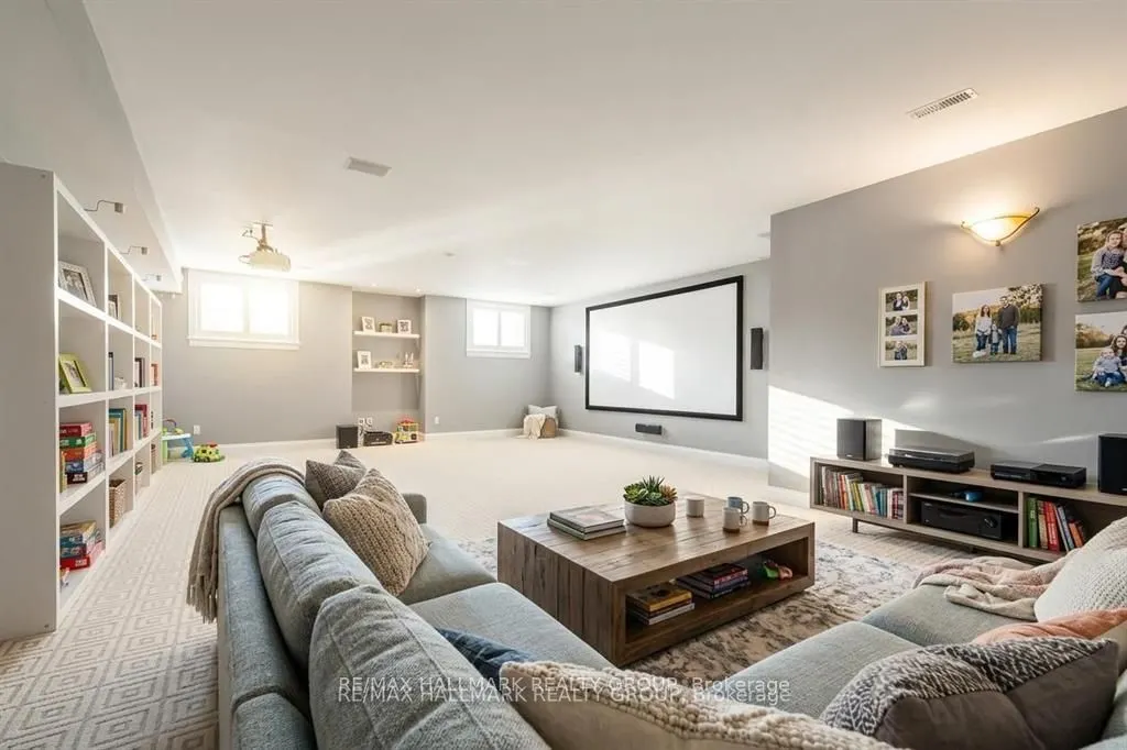 5800 Queenscourt Crescent