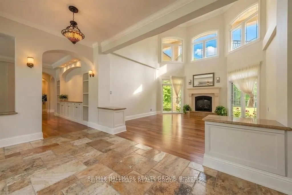 5800 Queenscourt Crescent