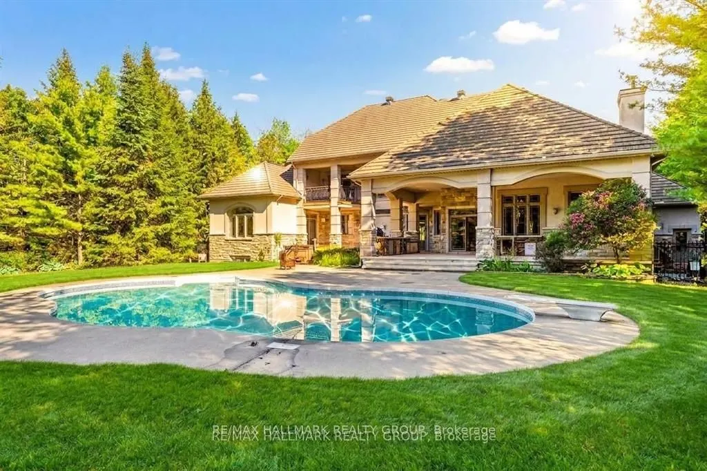 5800 Queenscourt Crescent