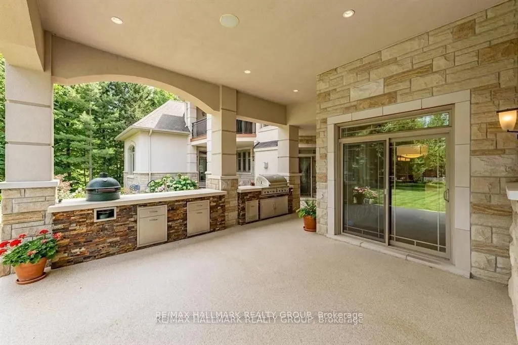 5800 Queenscourt Crescent