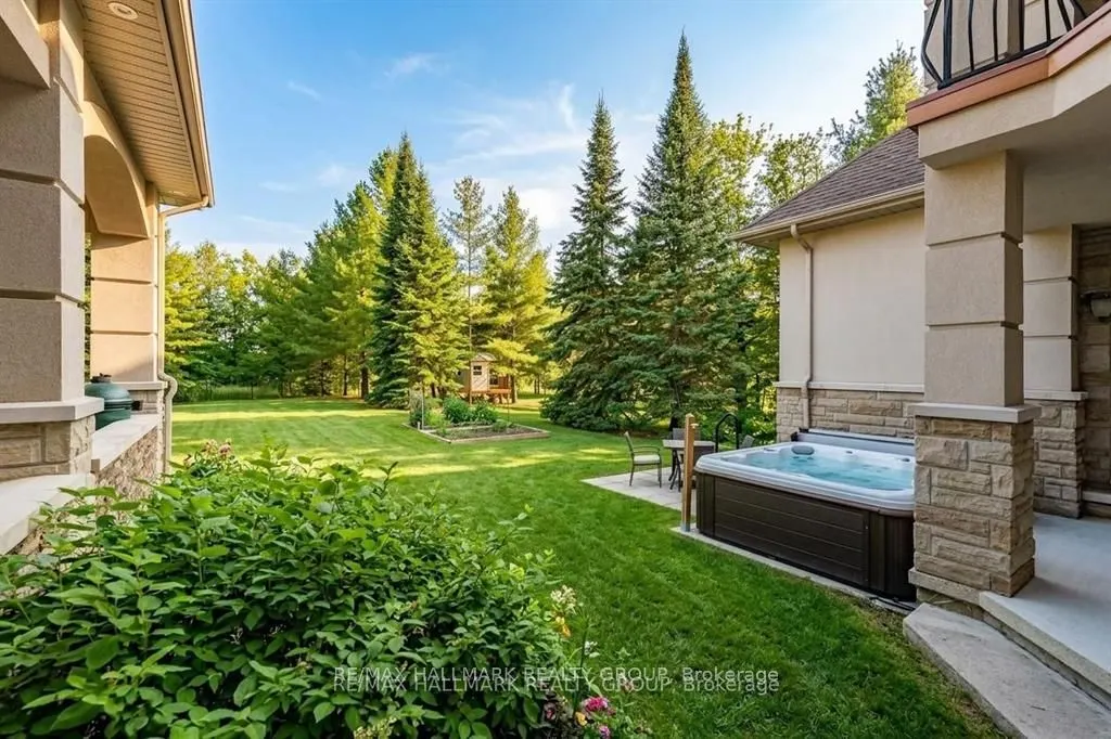 5800 Queenscourt Crescent