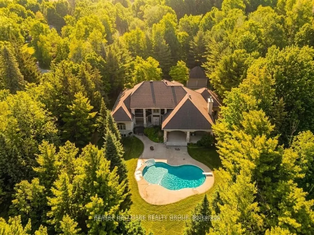 5800 Queenscourt Crescent