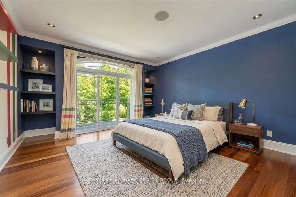 5800 Queenscourt Crescent