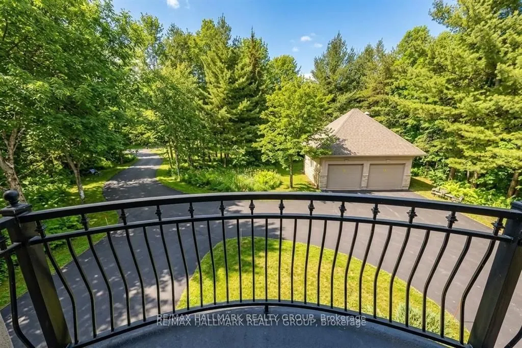 5800 Queenscourt Crescent