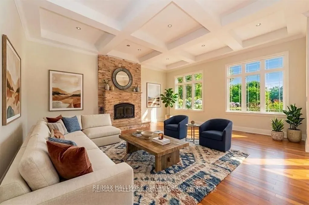 5800 Queenscourt Crescent