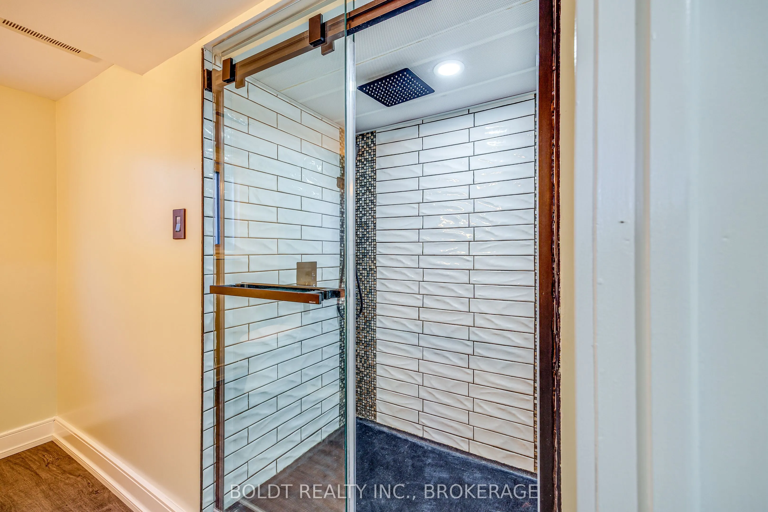 12 Bayshore Crescent